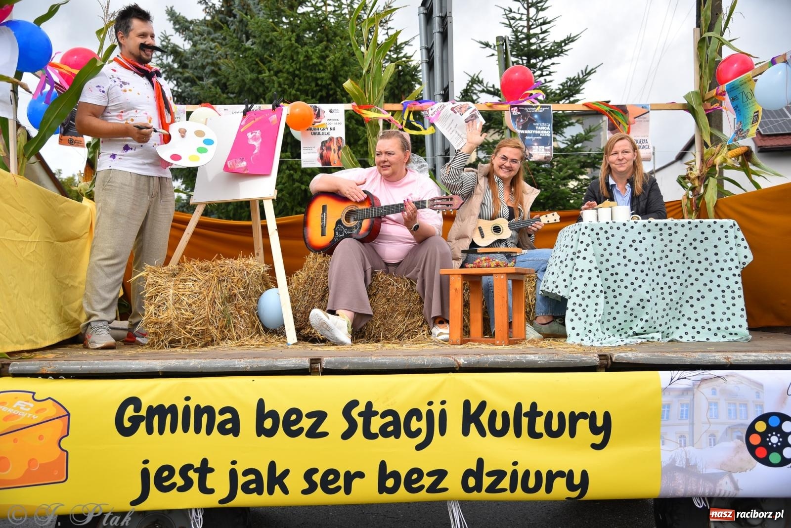 Zdjęcie w galerii na portalu naszraciborz.pl: Samborowice na bursztynowym szlaku. Dożynki 2025 pełne humoru i tradycji [FOTO i WIDEO] wiadomości z regionu