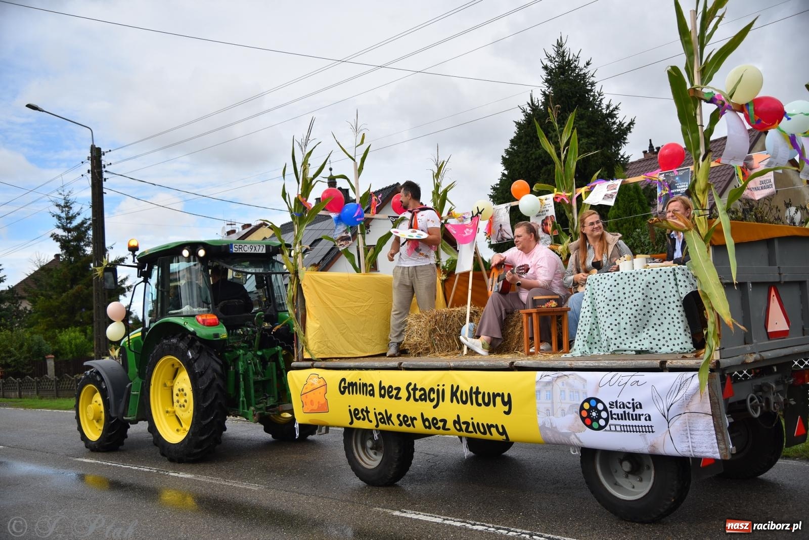 Zdjęcie w galerii na portalu naszraciborz.pl: Samborowice na bursztynowym szlaku. Dożynki 2025 pełne humoru i tradycji [FOTO i WIDEO] wiadomości z regionu