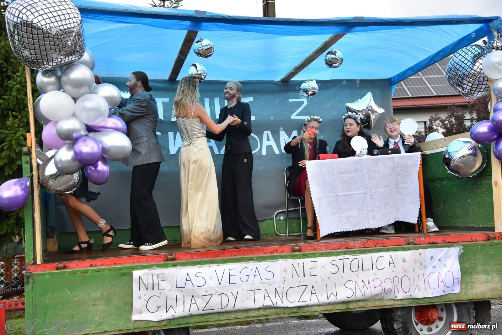 Zdjęcie w galerii na portalu naszraciborz.pl: Samborowice na bursztynowym szlaku. Dożynki 2025 pełne humoru i tradycji [FOTO i WIDEO] wiadomości z regionu