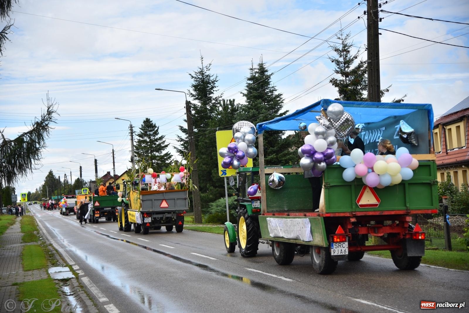 Zdjęcie w galerii na portalu naszraciborz.pl: Samborowice na bursztynowym szlaku. Dożynki 2025 pełne humoru i tradycji [FOTO i WIDEO] wiadomości z regionu