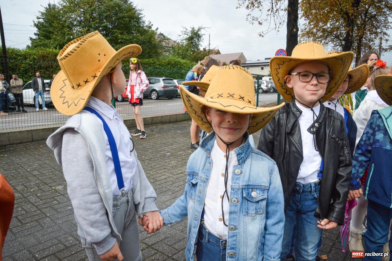 Zdjęcie w galerii na portalu naszraciborz.pl: Bieńkowice świętują plony. Dożynkowy korowód z tradycją i młodzieżą [FOTO i WIDEO] wiadomości z regionu