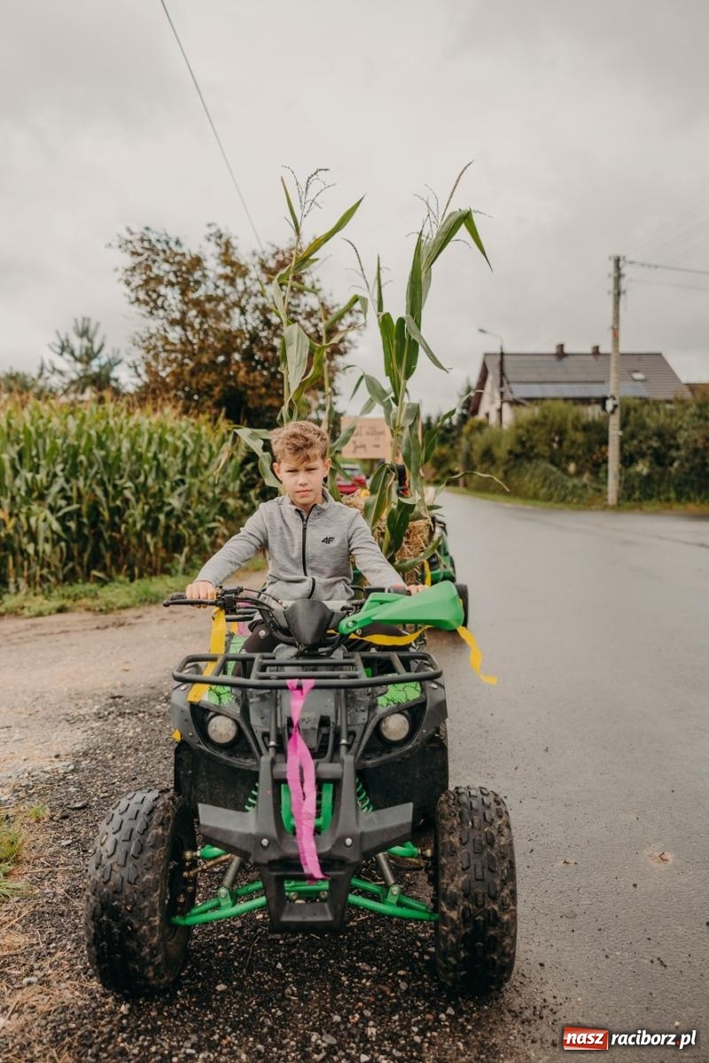 Zdjęcie w galerii na portalu naszraciborz.pl: Gamów zachwyca starą motoryzacją podczas dożynek [FOTO i WIDEO] wiadomości z regionu