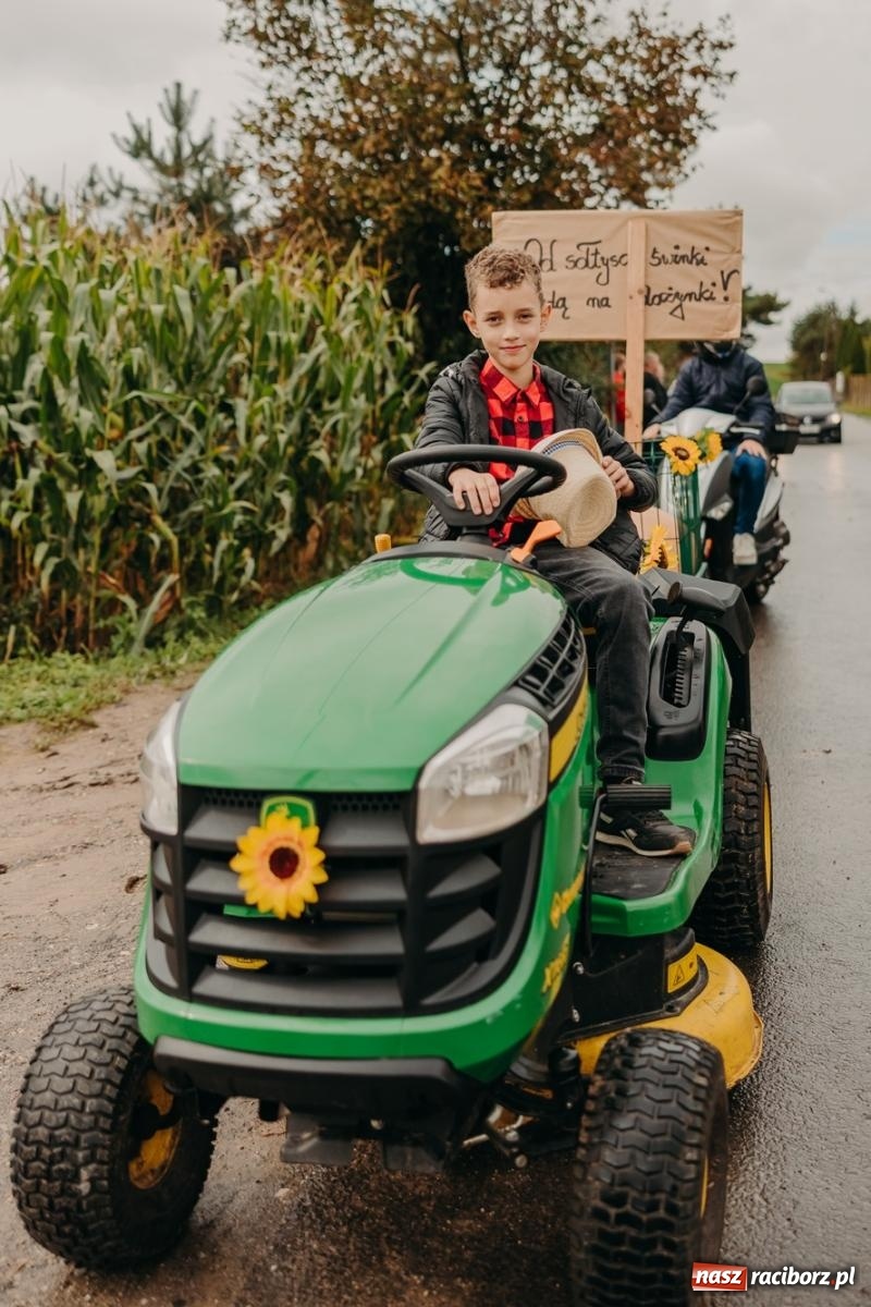 Zdjęcie w galerii na portalu naszraciborz.pl: Gamów zachwyca starą motoryzacją podczas dożynek [FOTO i WIDEO] wiadomości z regionu