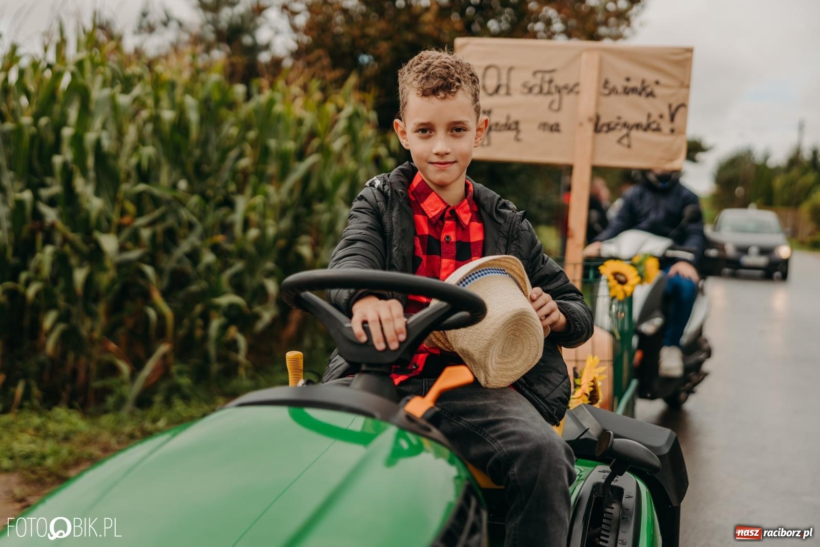 Zdjęcie w galerii na portalu naszraciborz.pl: Gamów zachwyca starą motoryzacją podczas dożynek [FOTO i WIDEO] wiadomości z regionu