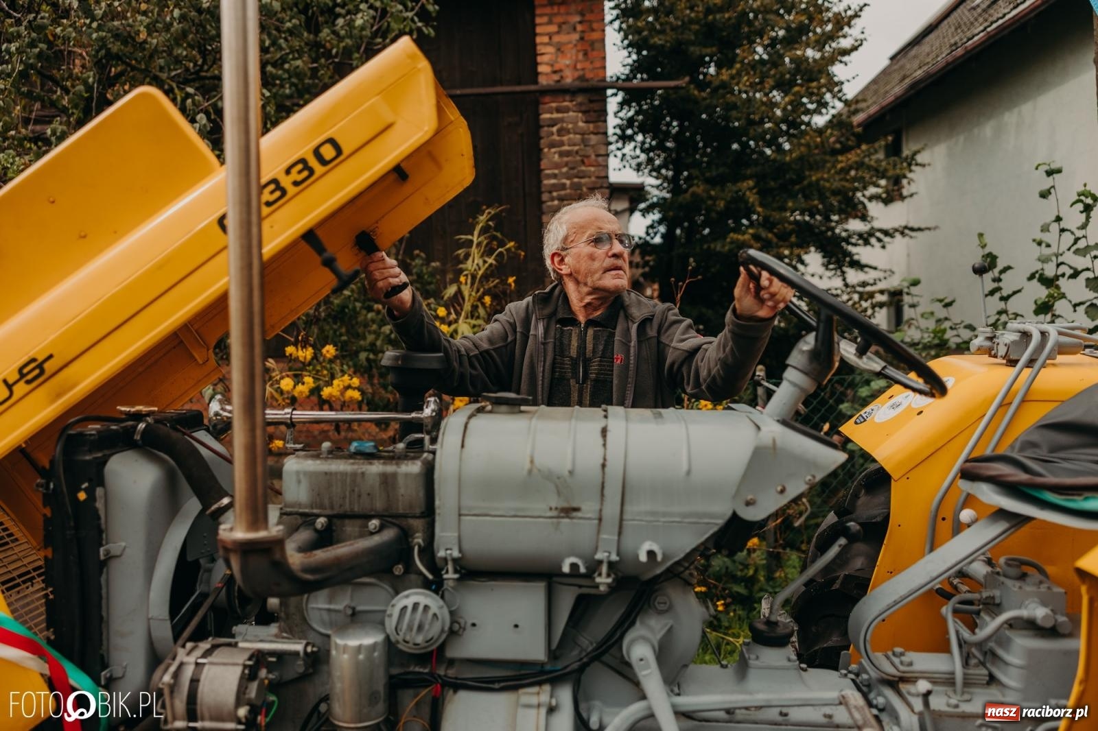 Zdjęcie w galerii na portalu naszraciborz.pl: Gamów zachwyca starą motoryzacją podczas dożynek [FOTO i WIDEO] wiadomości z regionu
