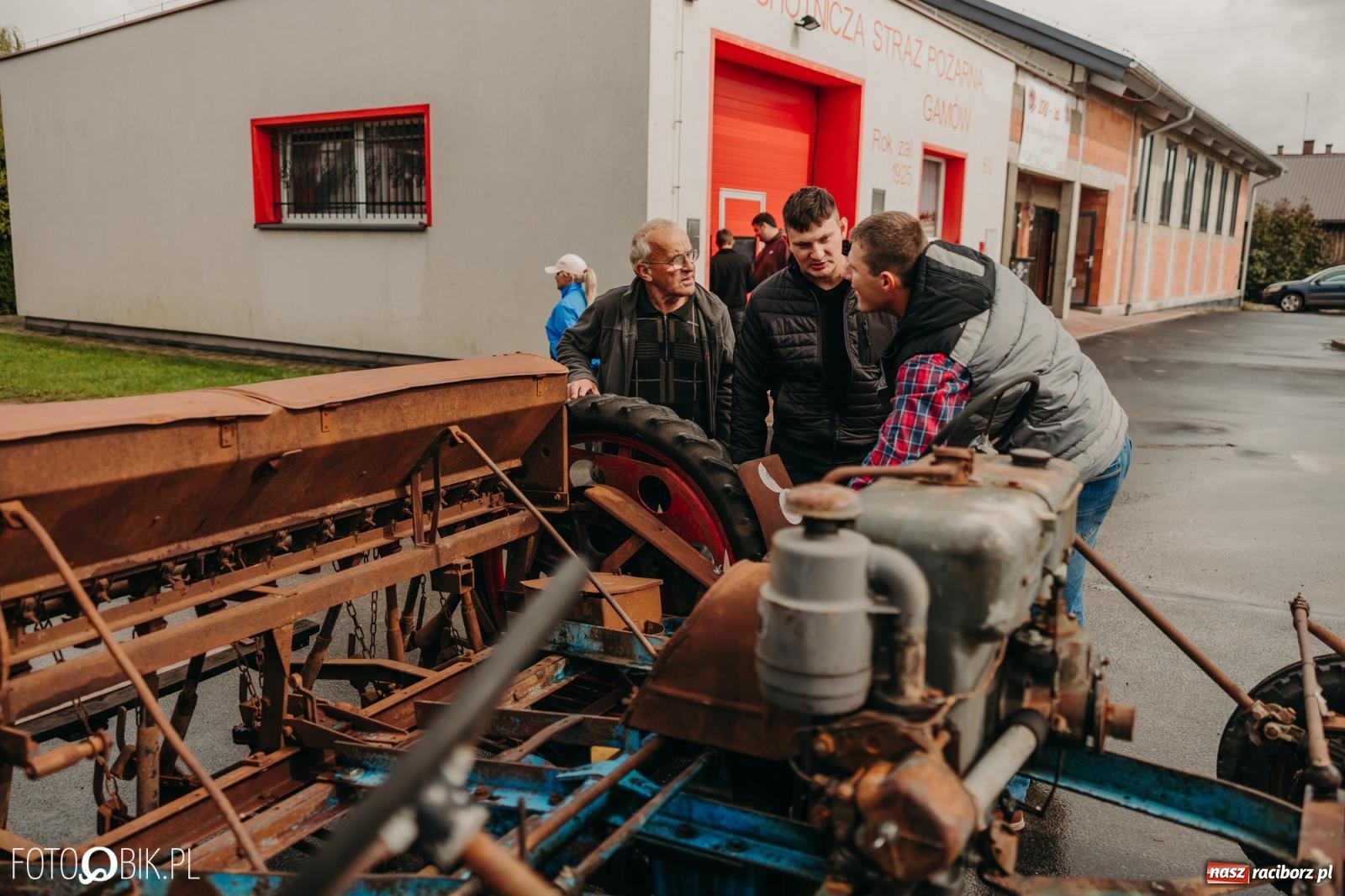 Zdjęcie w galerii na portalu naszraciborz.pl: Gamów zachwyca starą motoryzacją podczas dożynek [FOTO i WIDEO] wiadomości z regionu