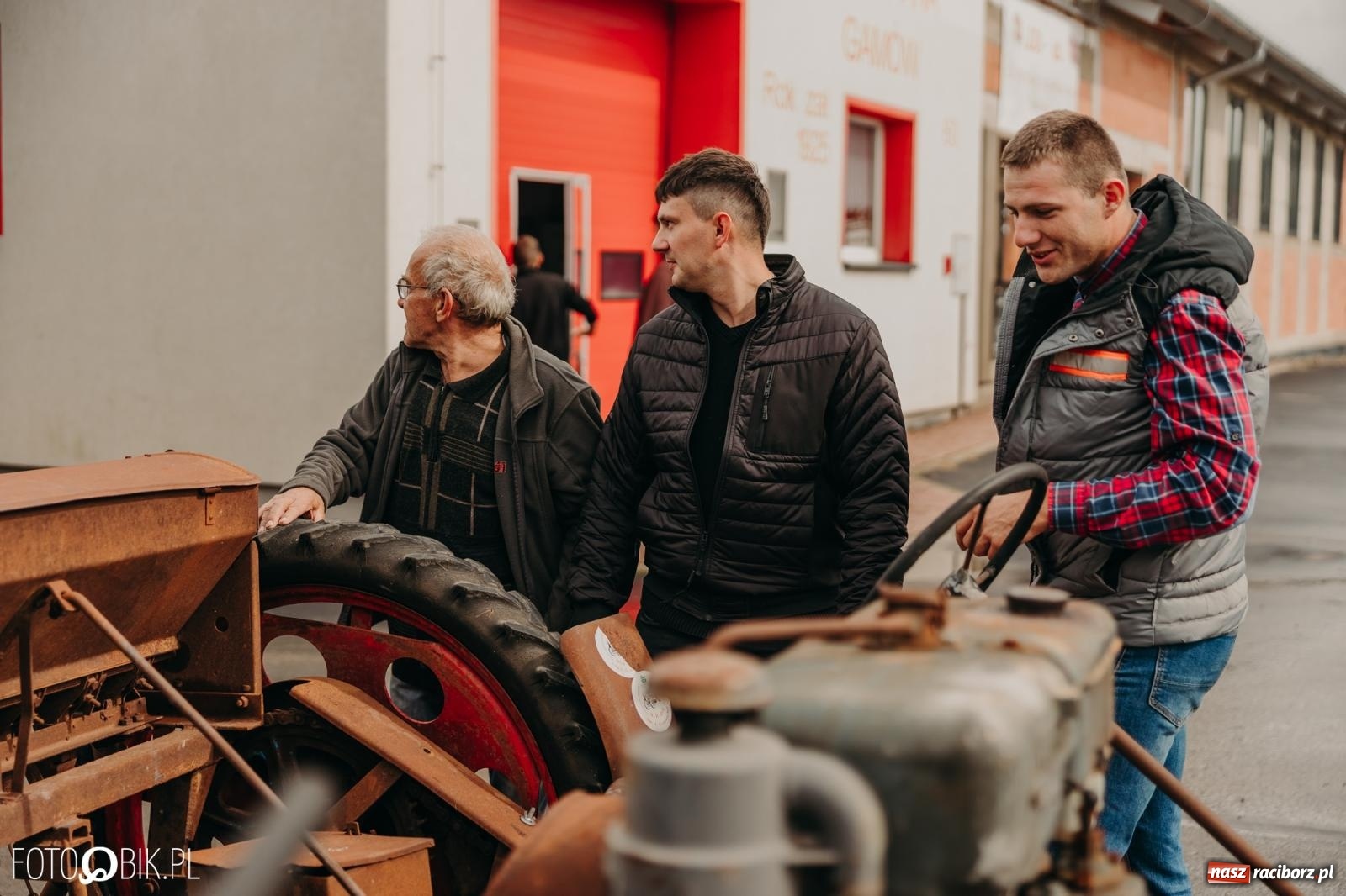 Zdjęcie w galerii na portalu naszraciborz.pl: Gamów zachwyca starą motoryzacją podczas dożynek [FOTO i WIDEO] wiadomości z regionu