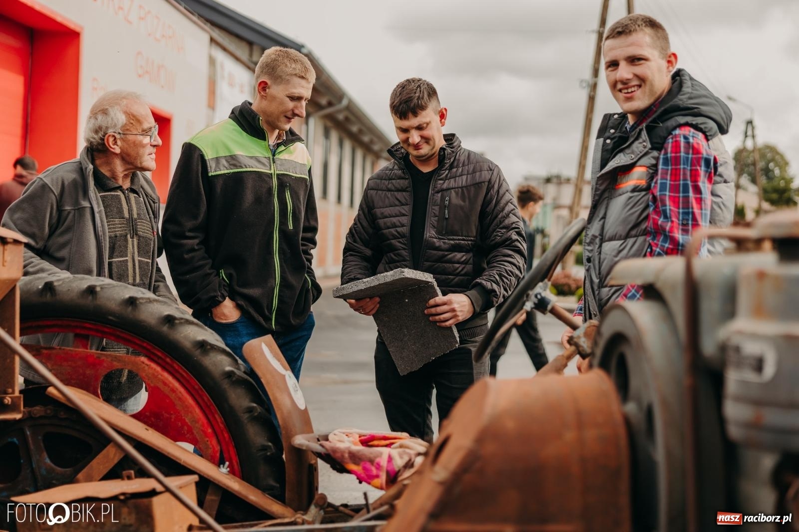 Zdjęcie w galerii na portalu naszraciborz.pl: Gamów zachwyca starą motoryzacją podczas dożynek [FOTO i WIDEO] wiadomości z regionu