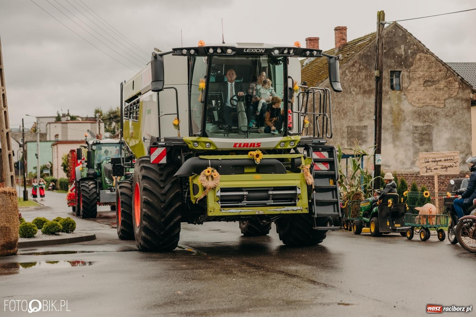 Zdjęcie w galerii na portalu naszraciborz.pl: Gamów zachwyca starą motoryzacją podczas dożynek [FOTO i WIDEO] wiadomości z regionu