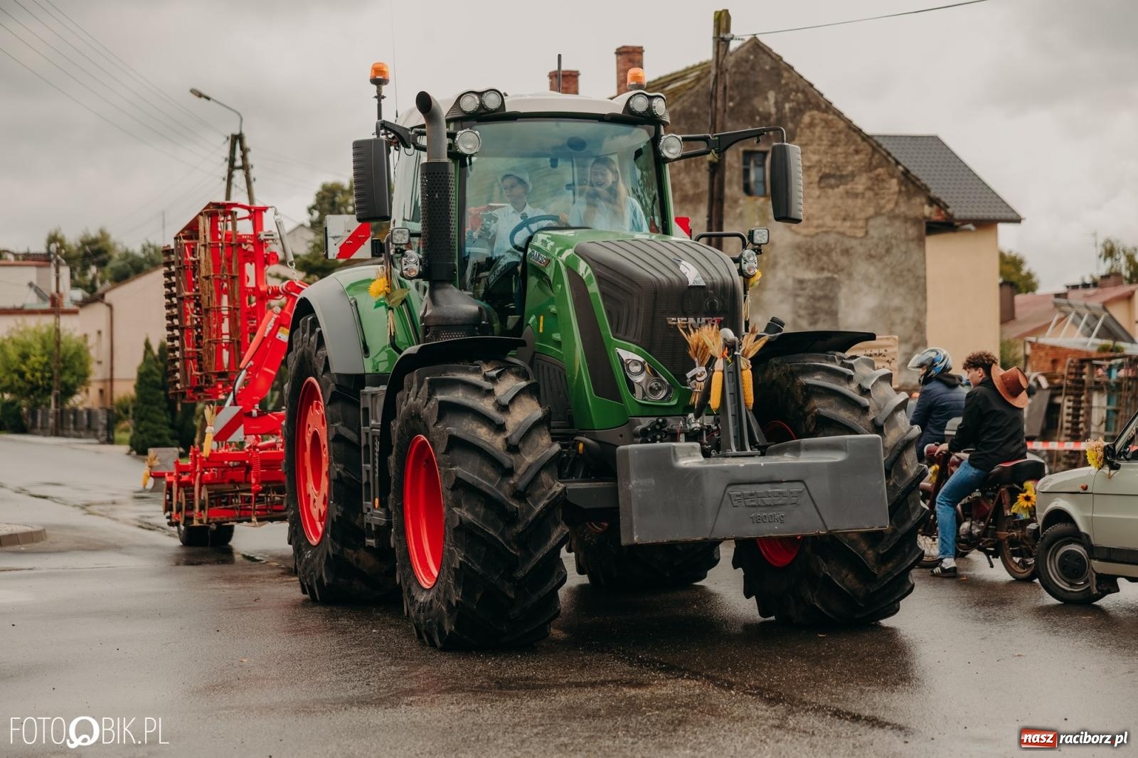 Zdjęcie w galerii na portalu naszraciborz.pl: Gamów zachwyca starą motoryzacją podczas dożynek [FOTO i WIDEO] wiadomości z regionu