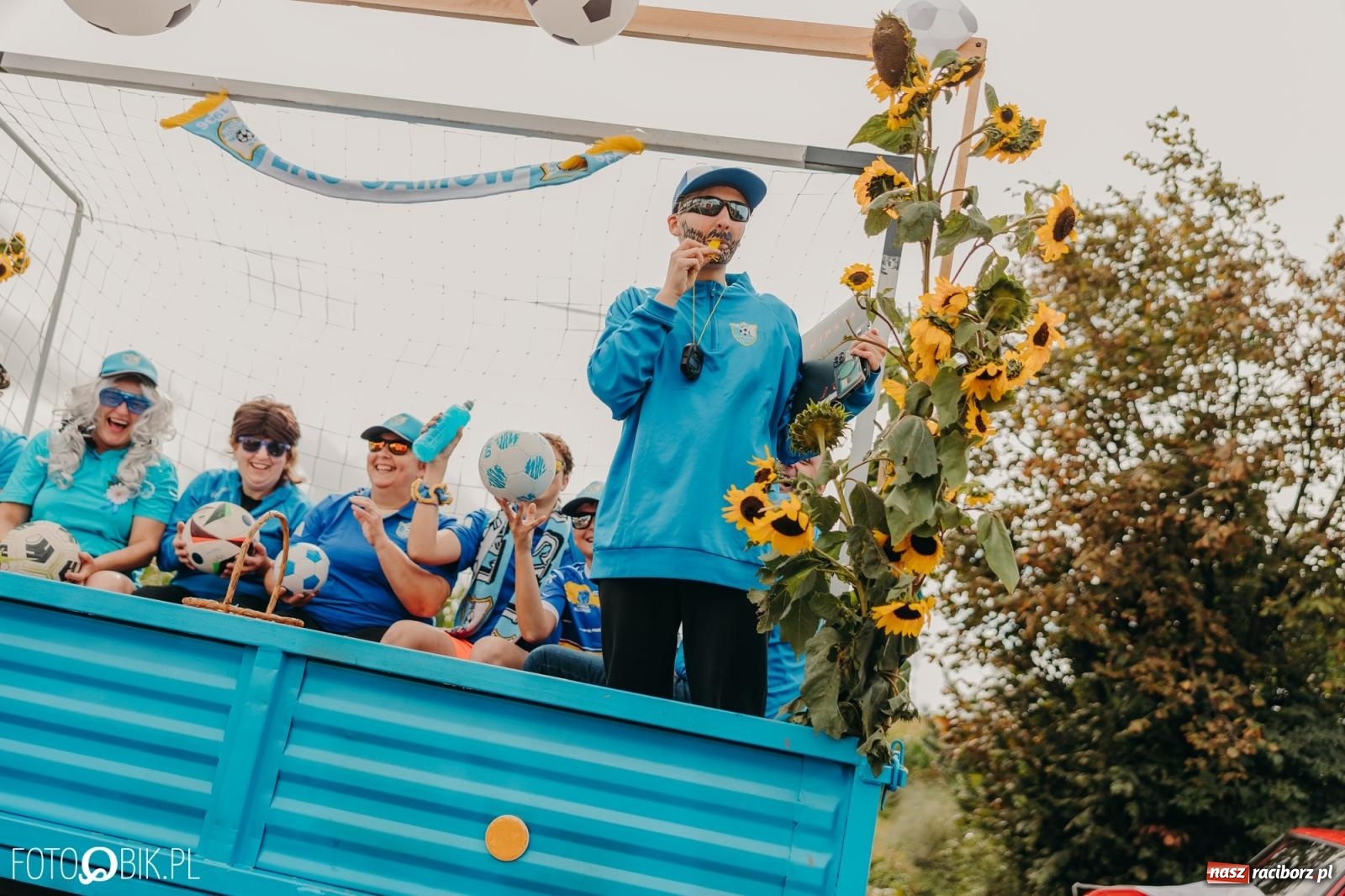 Zdjęcie w galerii na portalu naszraciborz.pl: Gamów zachwyca starą motoryzacją podczas dożynek [FOTO i WIDEO] wiadomości z regionu