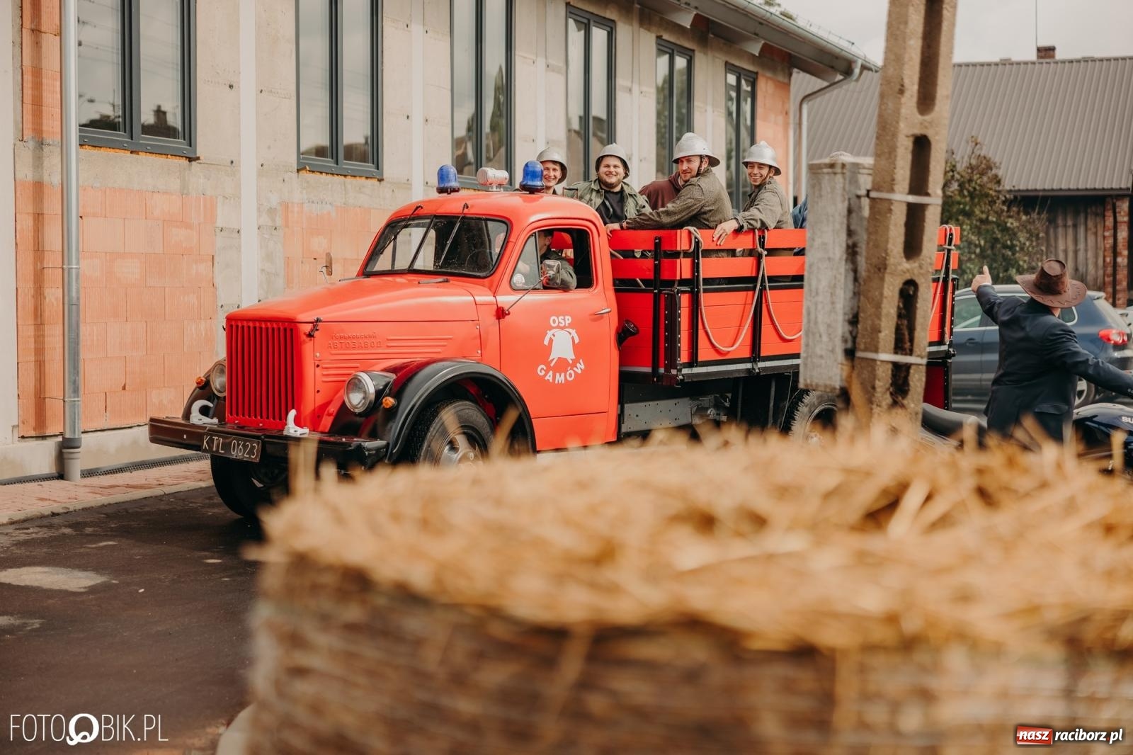 Zdjęcie w galerii na portalu naszraciborz.pl: Gamów zachwyca starą motoryzacją podczas dożynek [FOTO i WIDEO] wiadomości z regionu