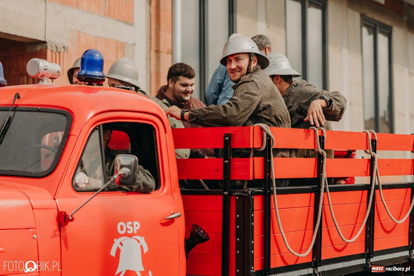 Zdjęcie w galerii na portalu naszraciborz.pl: Gamów zachwyca starą motoryzacją podczas dożynek [FOTO i WIDEO] wiadomości z regionu