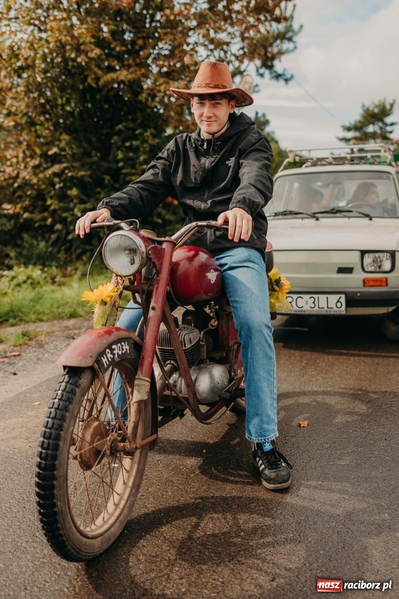 Zdjęcie w galerii na portalu naszraciborz.pl: Gamów zachwyca starą motoryzacją podczas dożynek [FOTO i WIDEO] wiadomości z regionu