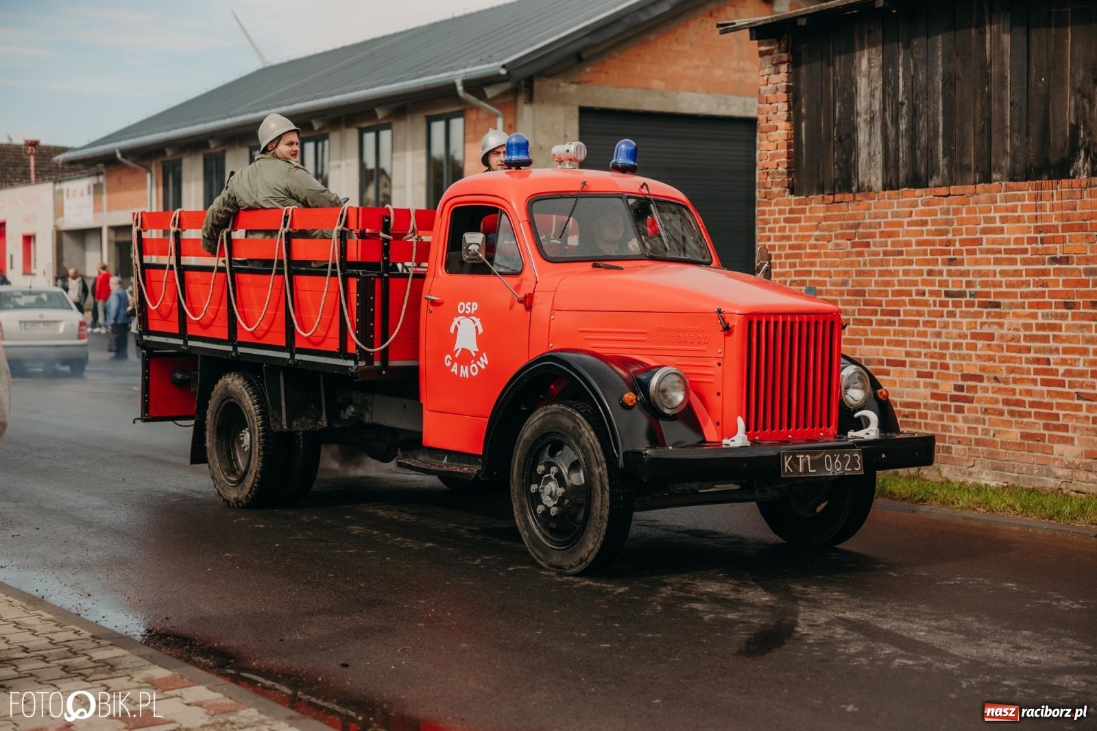 Zdjęcie w galerii na portalu naszraciborz.pl: Gamów zachwyca starą motoryzacją podczas dożynek [FOTO i WIDEO] wiadomości z regionu