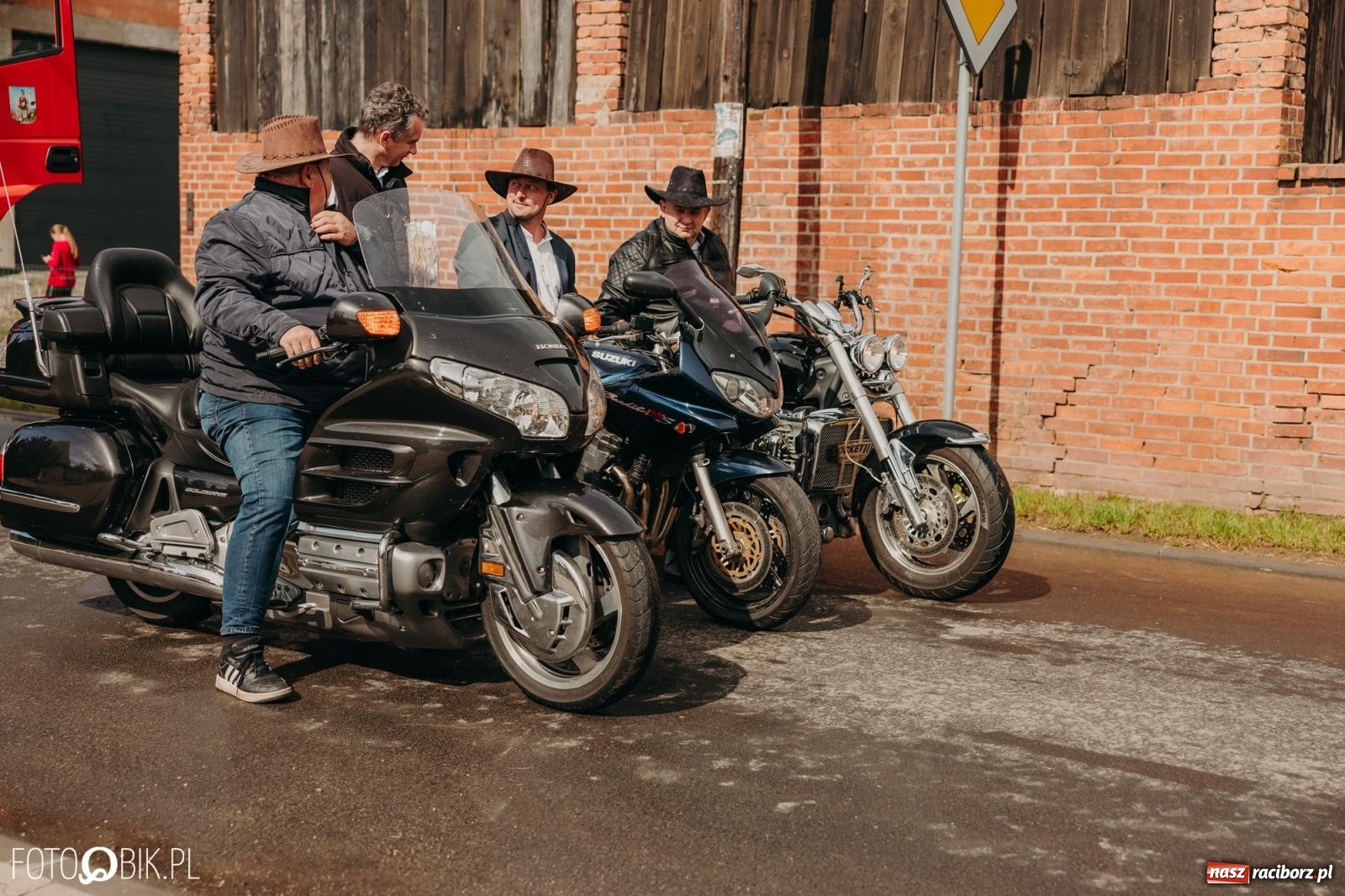 Zdjęcie w galerii na portalu naszraciborz.pl: Gamów zachwyca starą motoryzacją podczas dożynek [FOTO i WIDEO] wiadomości z regionu