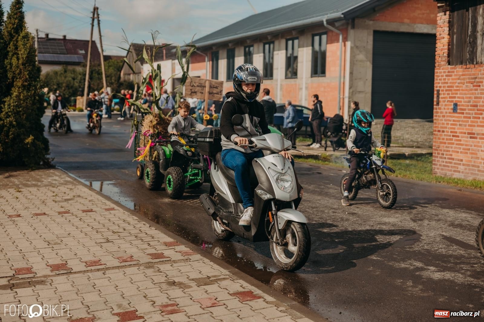 Zdjęcie w galerii na portalu naszraciborz.pl: Gamów zachwyca starą motoryzacją podczas dożynek [FOTO i WIDEO] wiadomości z regionu