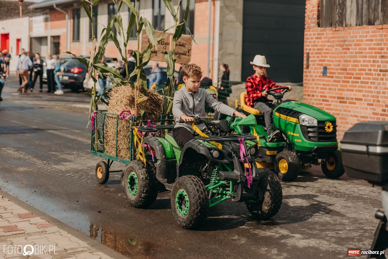 Zdjęcie w galerii na portalu naszraciborz.pl: Gamów zachwyca starą motoryzacją podczas dożynek [FOTO i WIDEO] wiadomości z regionu