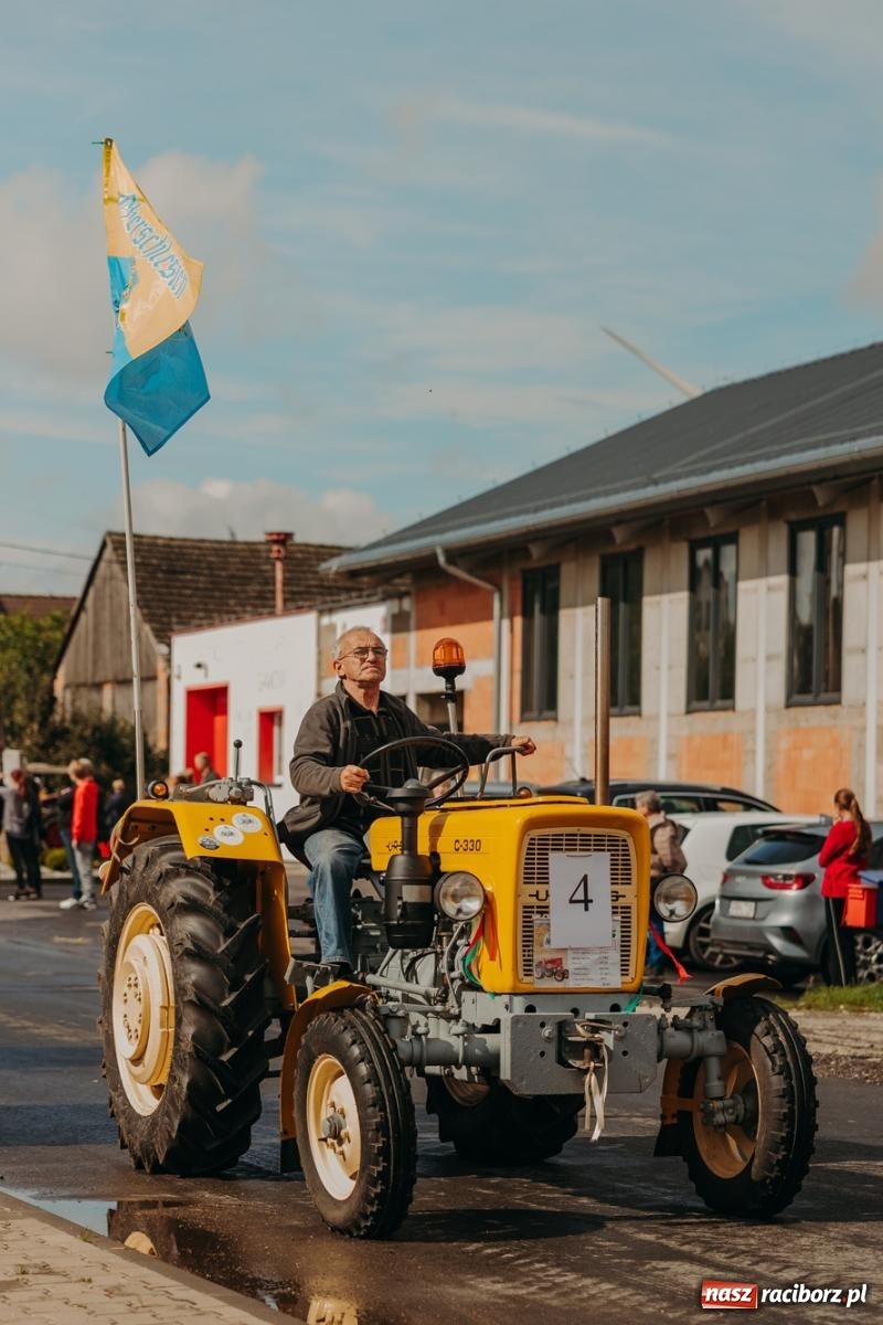 Zdjęcie w galerii na portalu naszraciborz.pl: Gamów zachwyca starą motoryzacją podczas dożynek [FOTO i WIDEO] wiadomości z regionu