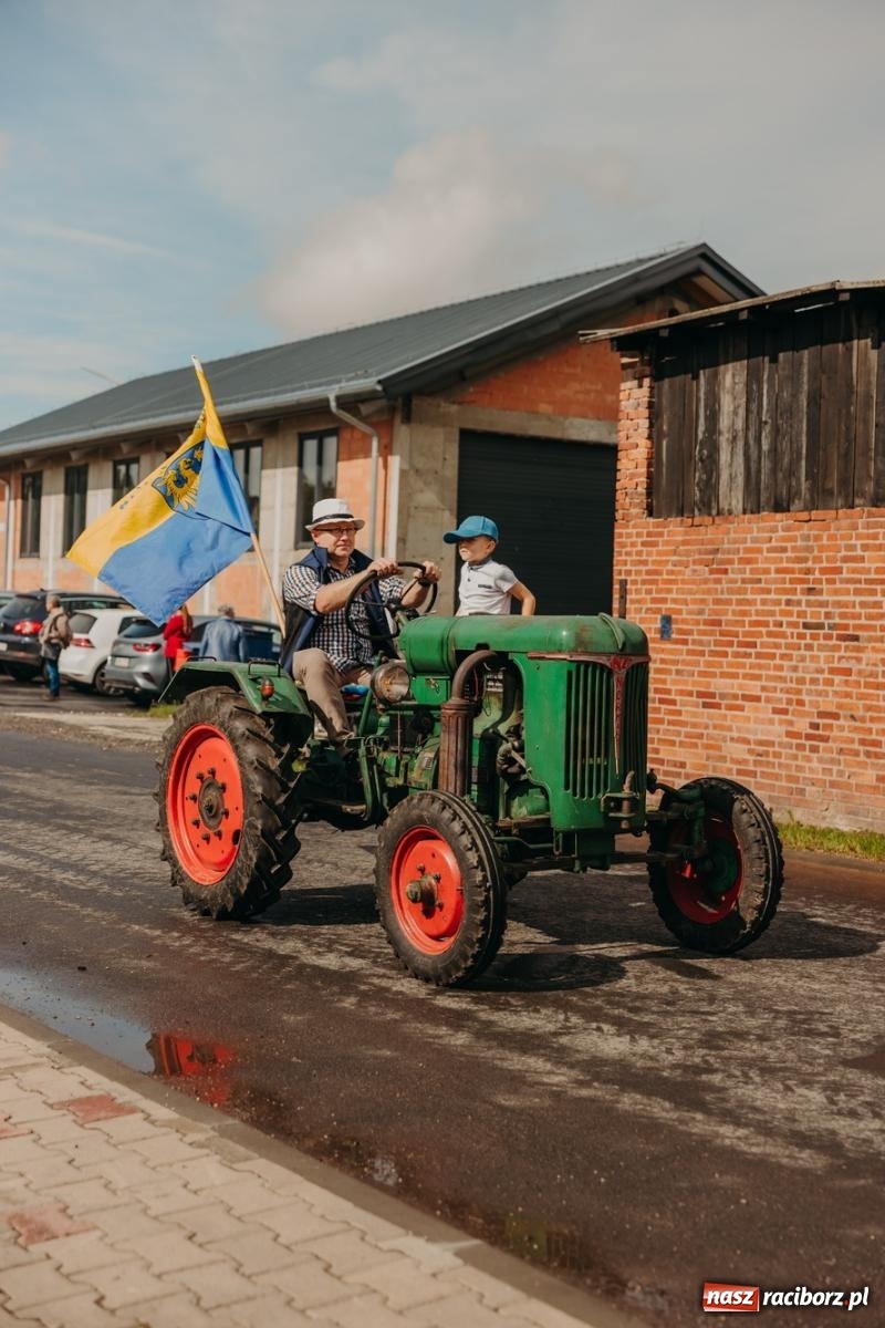 Zdjęcie w galerii na portalu naszraciborz.pl: Gamów zachwyca starą motoryzacją podczas dożynek [FOTO i WIDEO] wiadomości z regionu