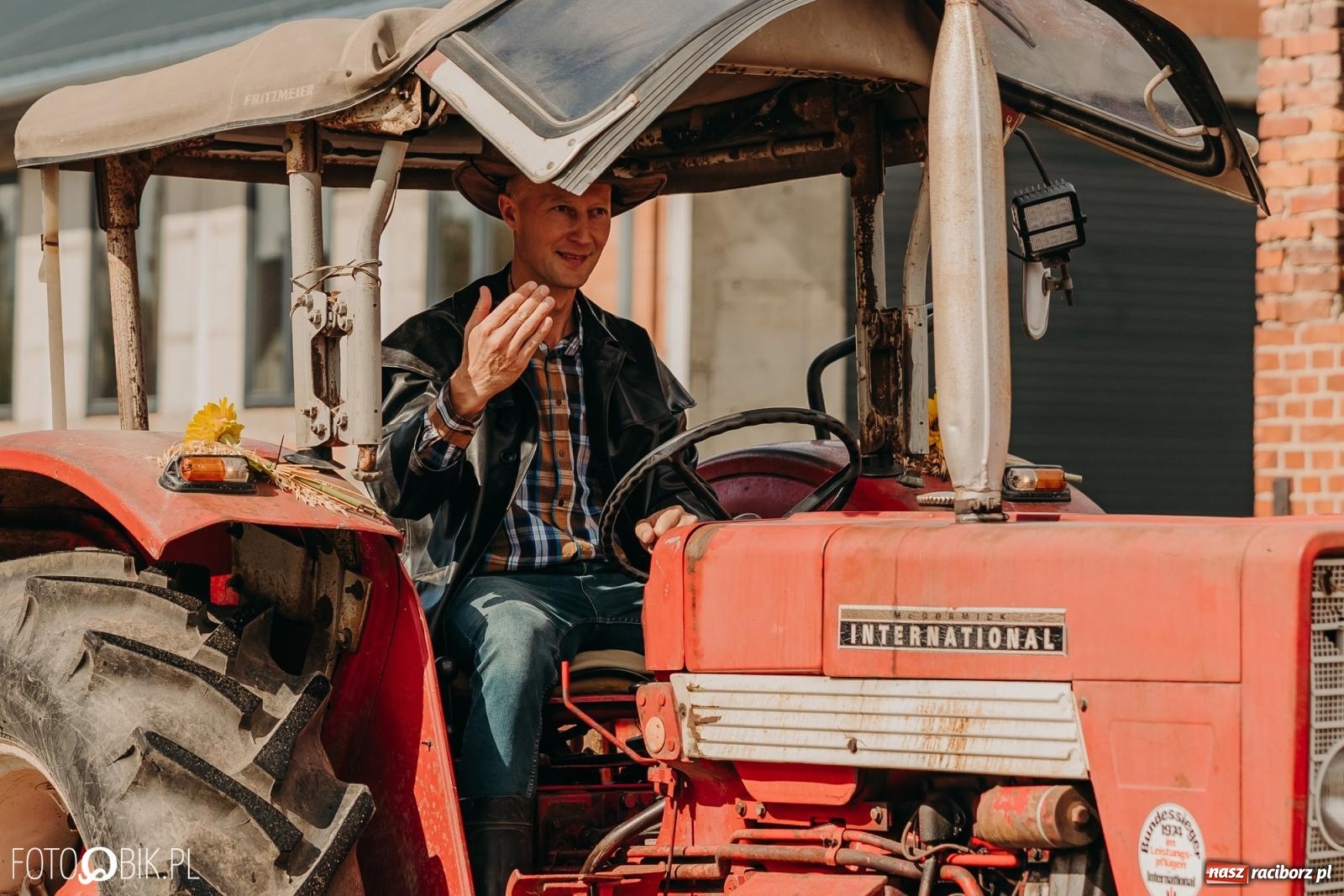 Zdjęcie w galerii na portalu naszraciborz.pl: Gamów zachwyca starą motoryzacją podczas dożynek [FOTO i WIDEO] wiadomości z regionu