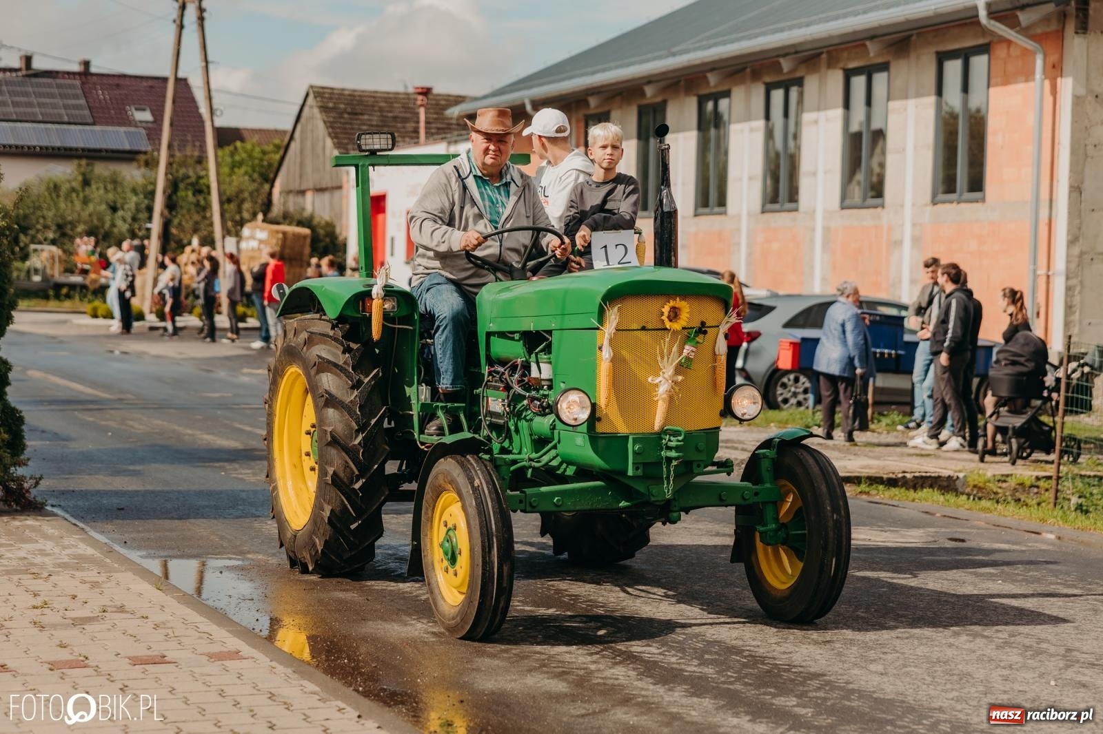 Zdjęcie w galerii na portalu naszraciborz.pl: Gamów zachwyca starą motoryzacją podczas dożynek [FOTO i WIDEO] wiadomości z regionu