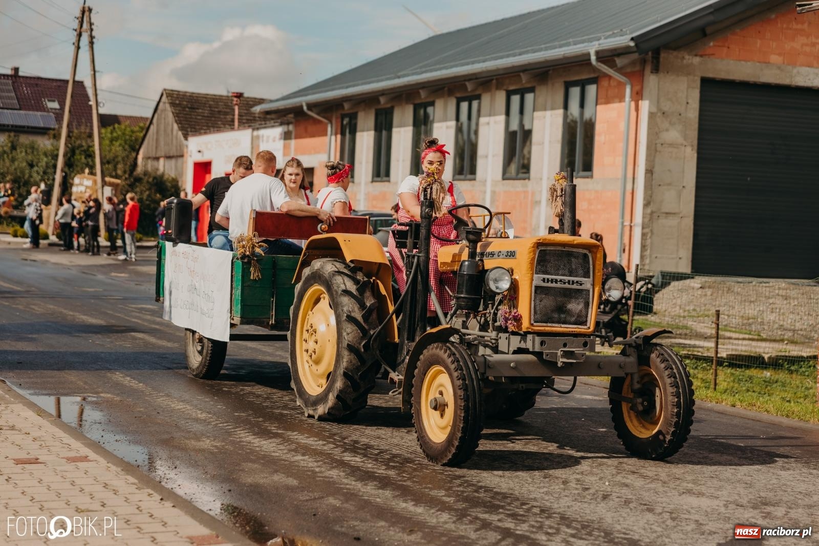 Zdjęcie w galerii na portalu naszraciborz.pl: Gamów zachwyca starą motoryzacją podczas dożynek [FOTO i WIDEO] wiadomości z regionu