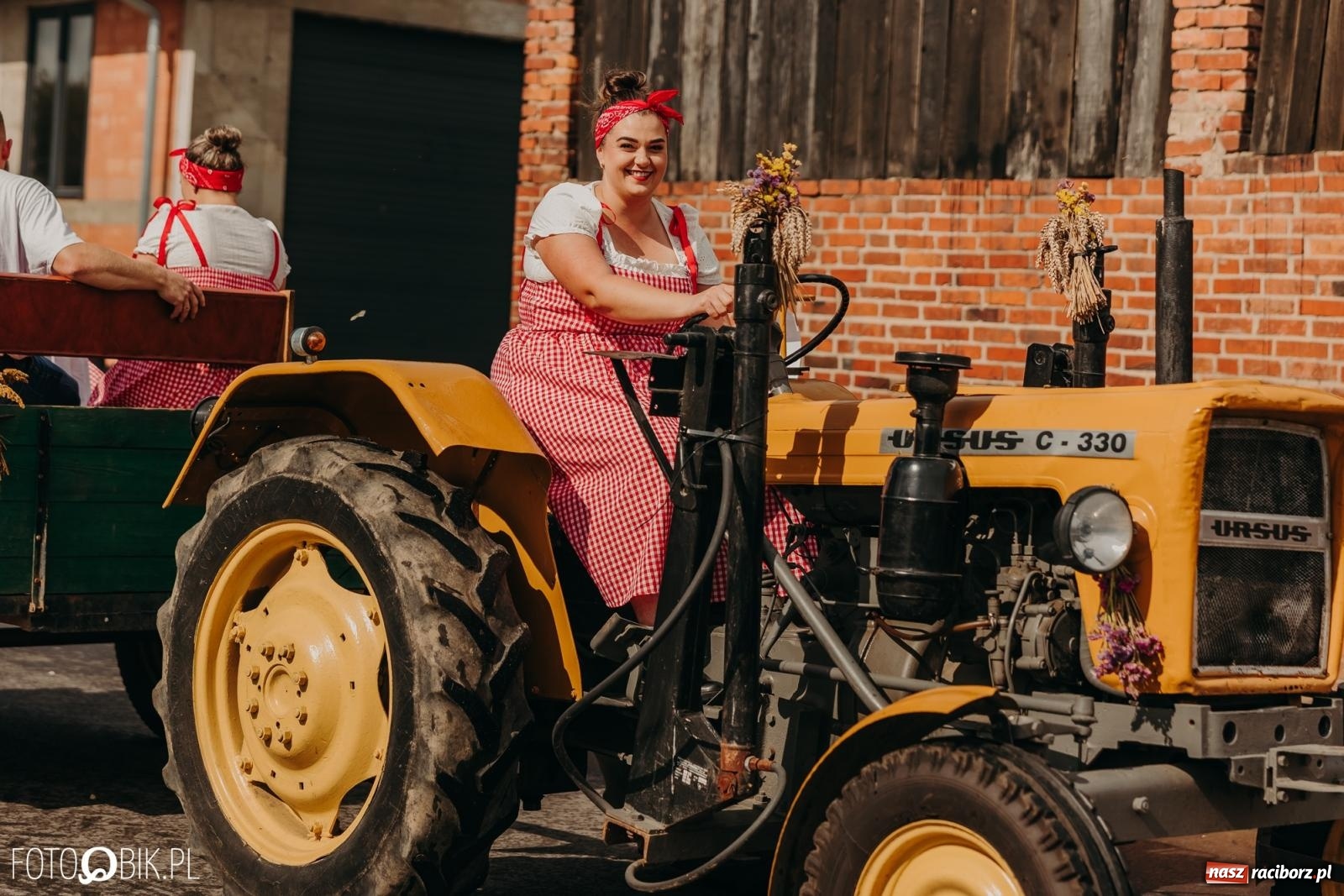 Zdjęcie w galerii na portalu naszraciborz.pl: Gamów zachwyca starą motoryzacją podczas dożynek [FOTO i WIDEO] wiadomości z regionu