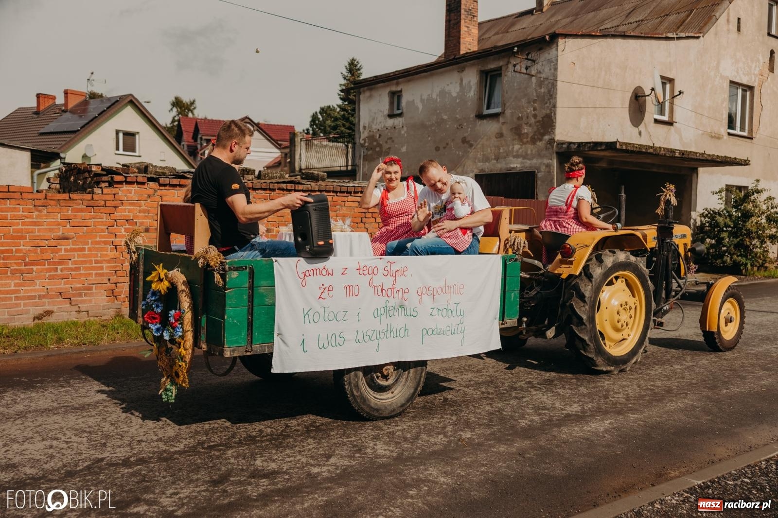 Zdjęcie w galerii na portalu naszraciborz.pl: Gamów zachwyca starą motoryzacją podczas dożynek [FOTO i WIDEO] wiadomości z regionu