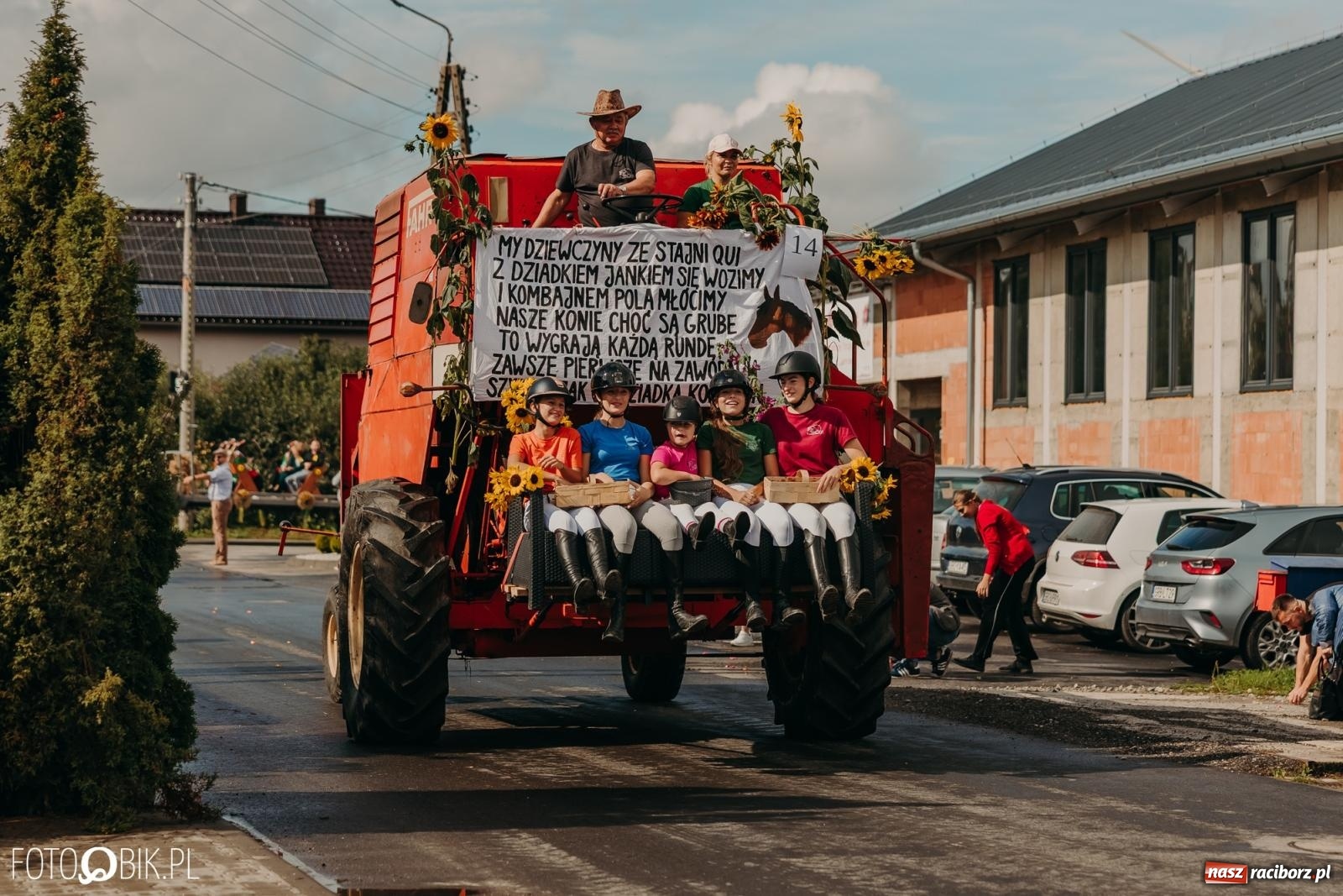 Zdjęcie w galerii na portalu naszraciborz.pl: Gamów zachwyca starą motoryzacją podczas dożynek [FOTO i WIDEO] wiadomości z regionu