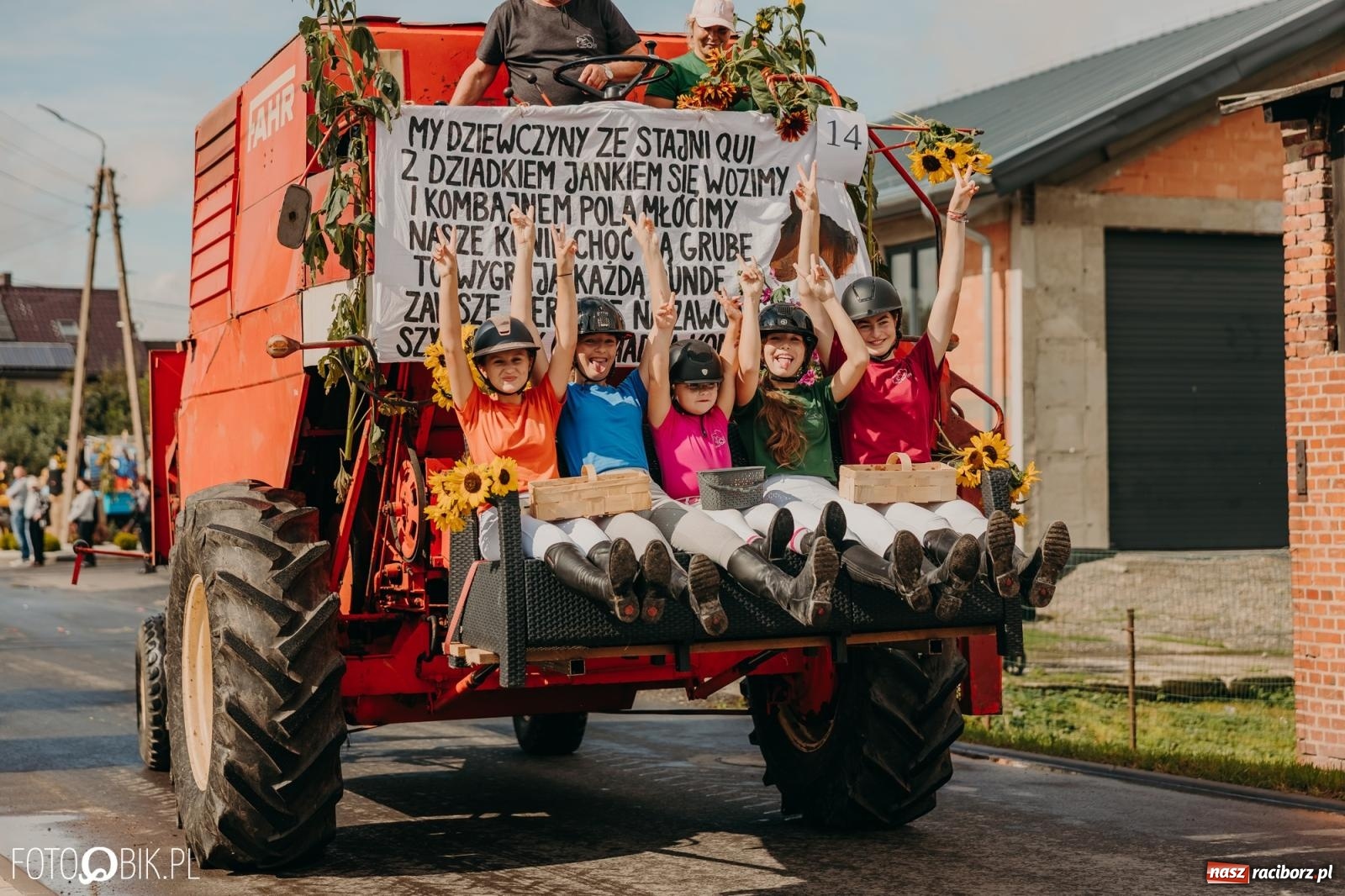 Zdjęcie w galerii na portalu naszraciborz.pl: Gamów zachwyca starą motoryzacją podczas dożynek [FOTO i WIDEO] wiadomości z regionu