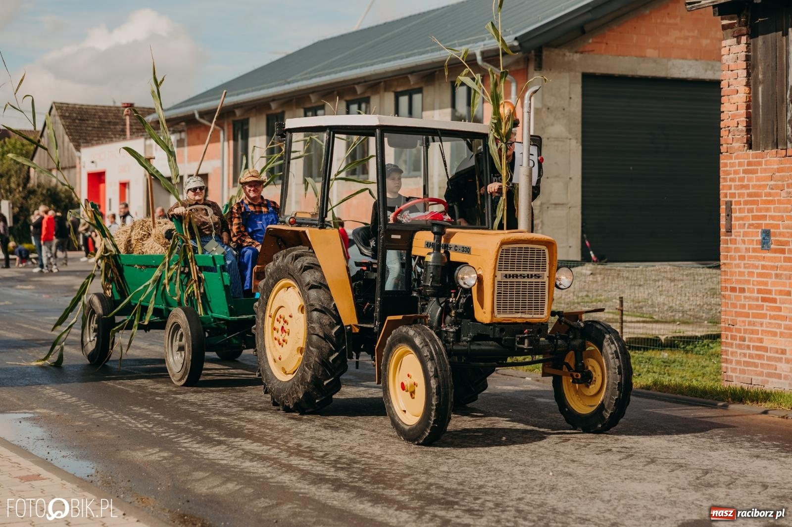 Zdjęcie w galerii na portalu naszraciborz.pl: Gamów zachwyca starą motoryzacją podczas dożynek [FOTO i WIDEO] wiadomości z regionu