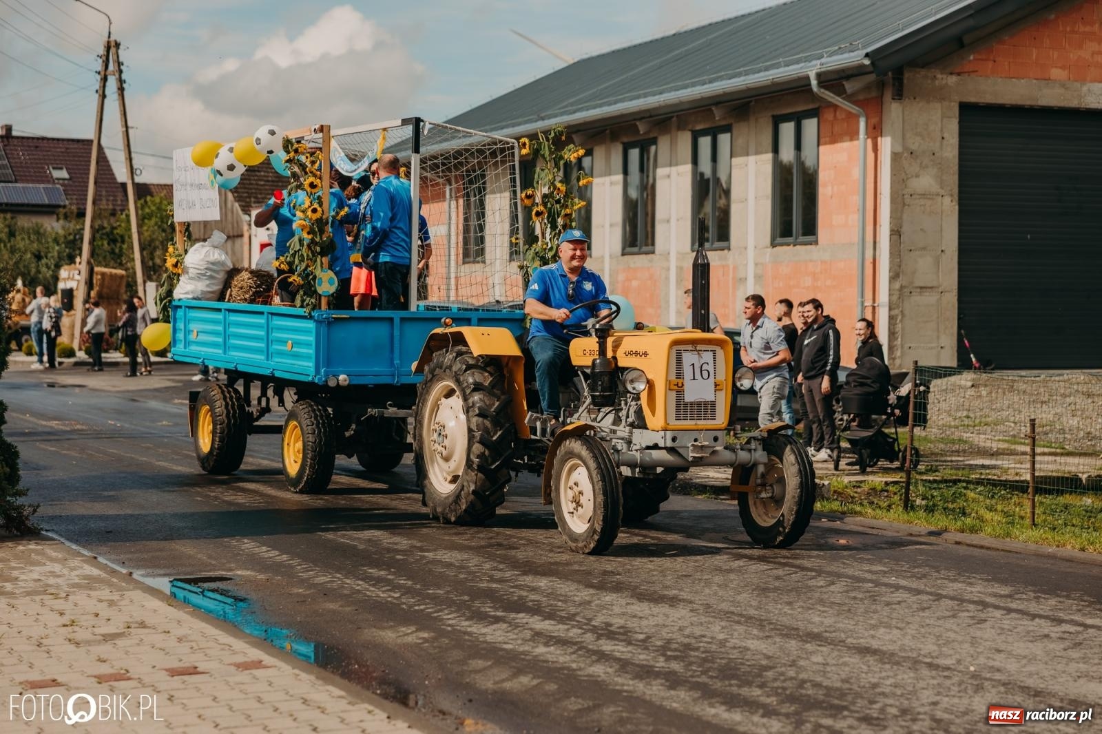 Zdjęcie w galerii na portalu naszraciborz.pl: Gamów zachwyca starą motoryzacją podczas dożynek [FOTO i WIDEO] wiadomości z regionu