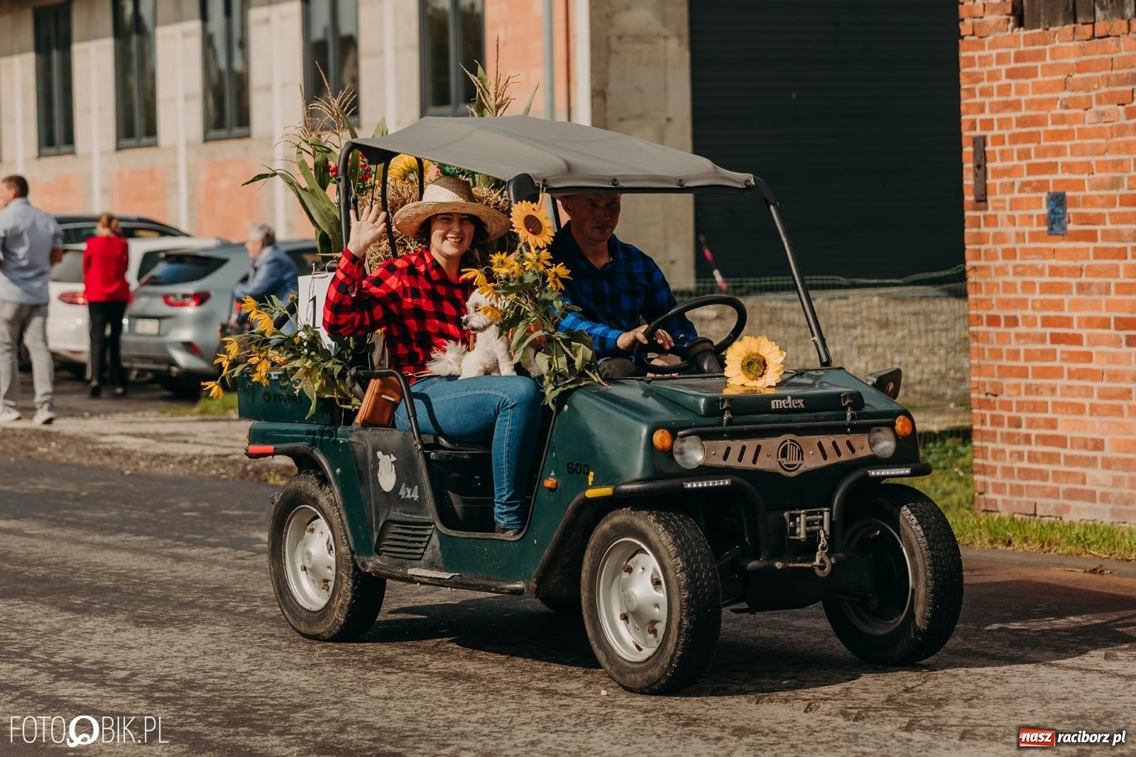 Zdjęcie w galerii na portalu naszraciborz.pl: Gamów zachwyca starą motoryzacją podczas dożynek [FOTO i WIDEO] wiadomości z regionu