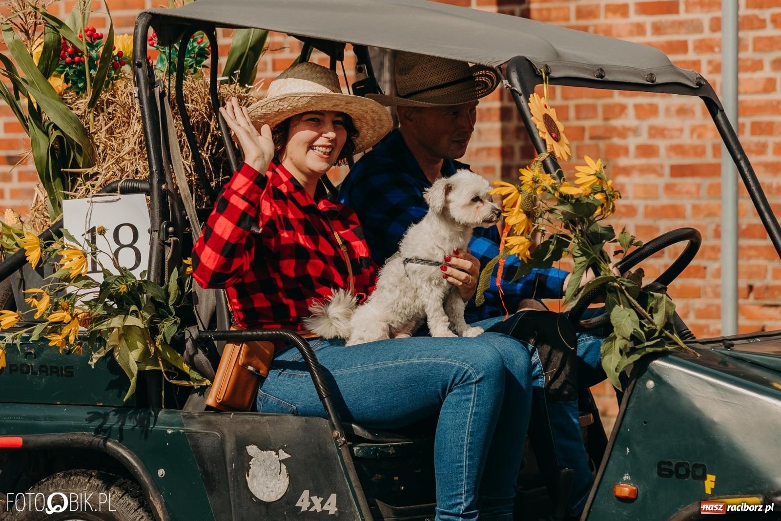 Zdjęcie w galerii na portalu naszraciborz.pl: Gamów zachwyca starą motoryzacją podczas dożynek [FOTO i WIDEO] wiadomości z regionu