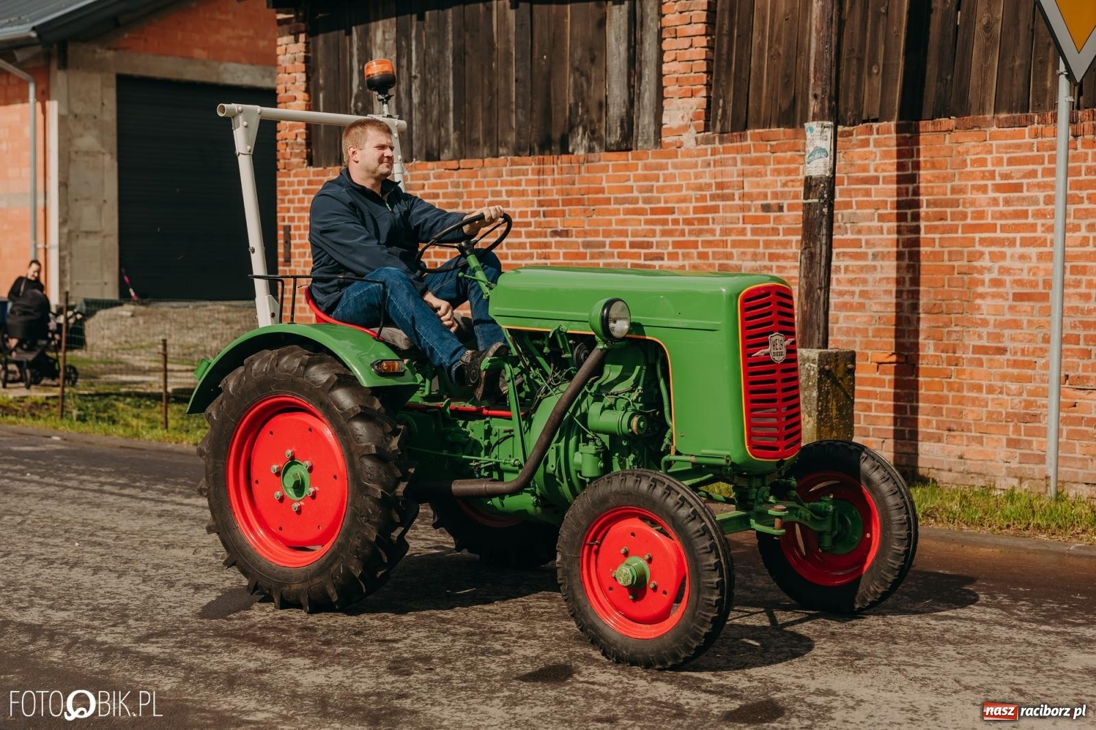 Zdjęcie w galerii na portalu naszraciborz.pl: Gamów zachwyca starą motoryzacją podczas dożynek [FOTO i WIDEO] wiadomości z regionu