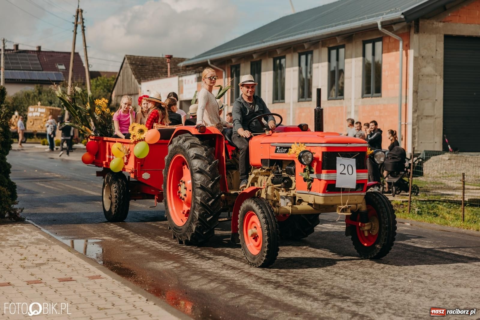 Zdjęcie w galerii na portalu naszraciborz.pl: Gamów zachwyca starą motoryzacją podczas dożynek [FOTO i WIDEO] wiadomości z regionu