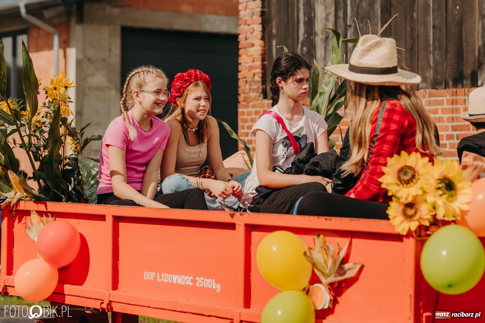 Zdjęcie w galerii na portalu naszraciborz.pl: Gamów zachwyca starą motoryzacją podczas dożynek [FOTO i WIDEO] wiadomości z regionu