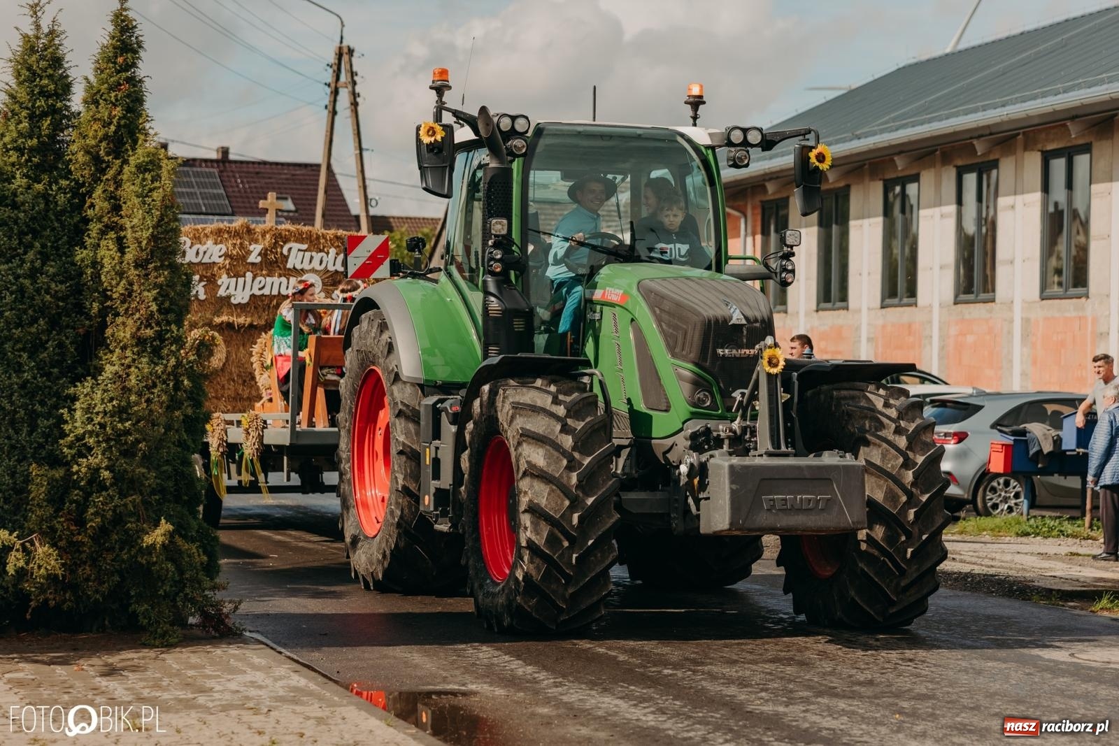 Zdjęcie w galerii na portalu naszraciborz.pl: Gamów zachwyca starą motoryzacją podczas dożynek [FOTO i WIDEO] wiadomości z regionu