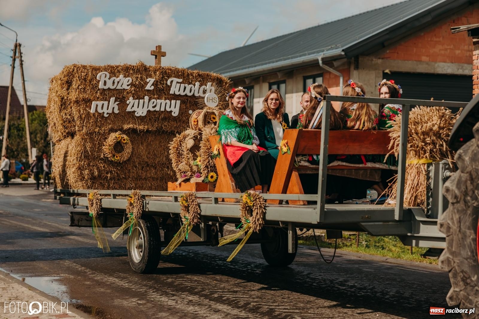 Zdjęcie w galerii na portalu naszraciborz.pl: Gamów zachwyca starą motoryzacją podczas dożynek [FOTO i WIDEO] wiadomości z regionu