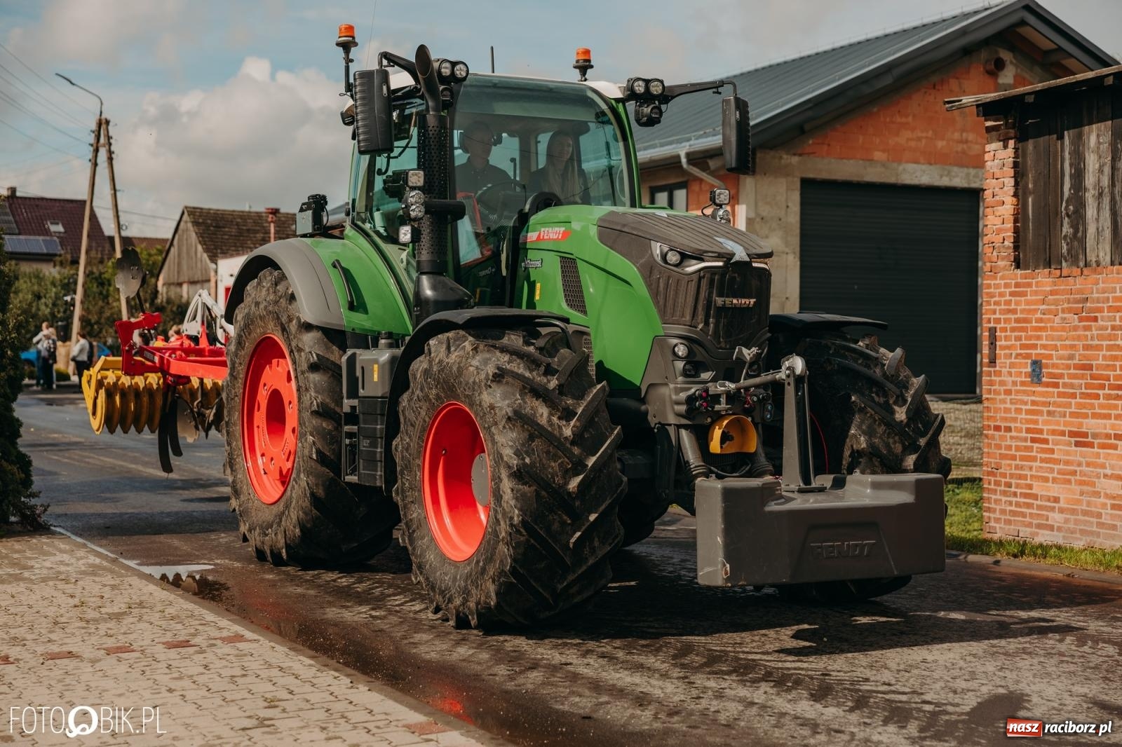 Zdjęcie w galerii na portalu naszraciborz.pl: Gamów zachwyca starą motoryzacją podczas dożynek [FOTO i WIDEO] wiadomości z regionu