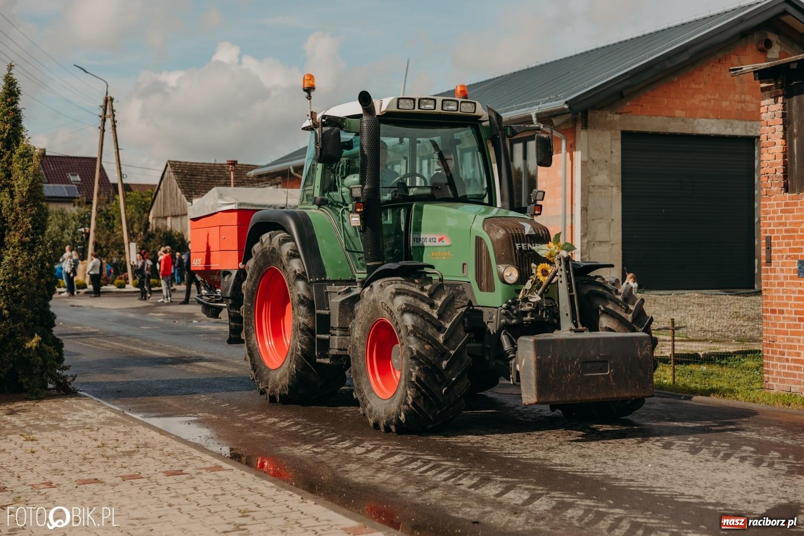 Zdjęcie w galerii na portalu naszraciborz.pl: Gamów zachwyca starą motoryzacją podczas dożynek [FOTO i WIDEO] wiadomości z regionu