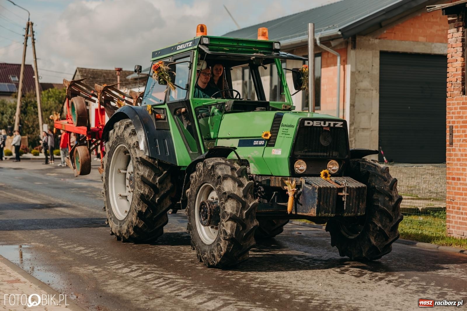 Zdjęcie w galerii na portalu naszraciborz.pl: Gamów zachwyca starą motoryzacją podczas dożynek [FOTO i WIDEO] wiadomości z regionu