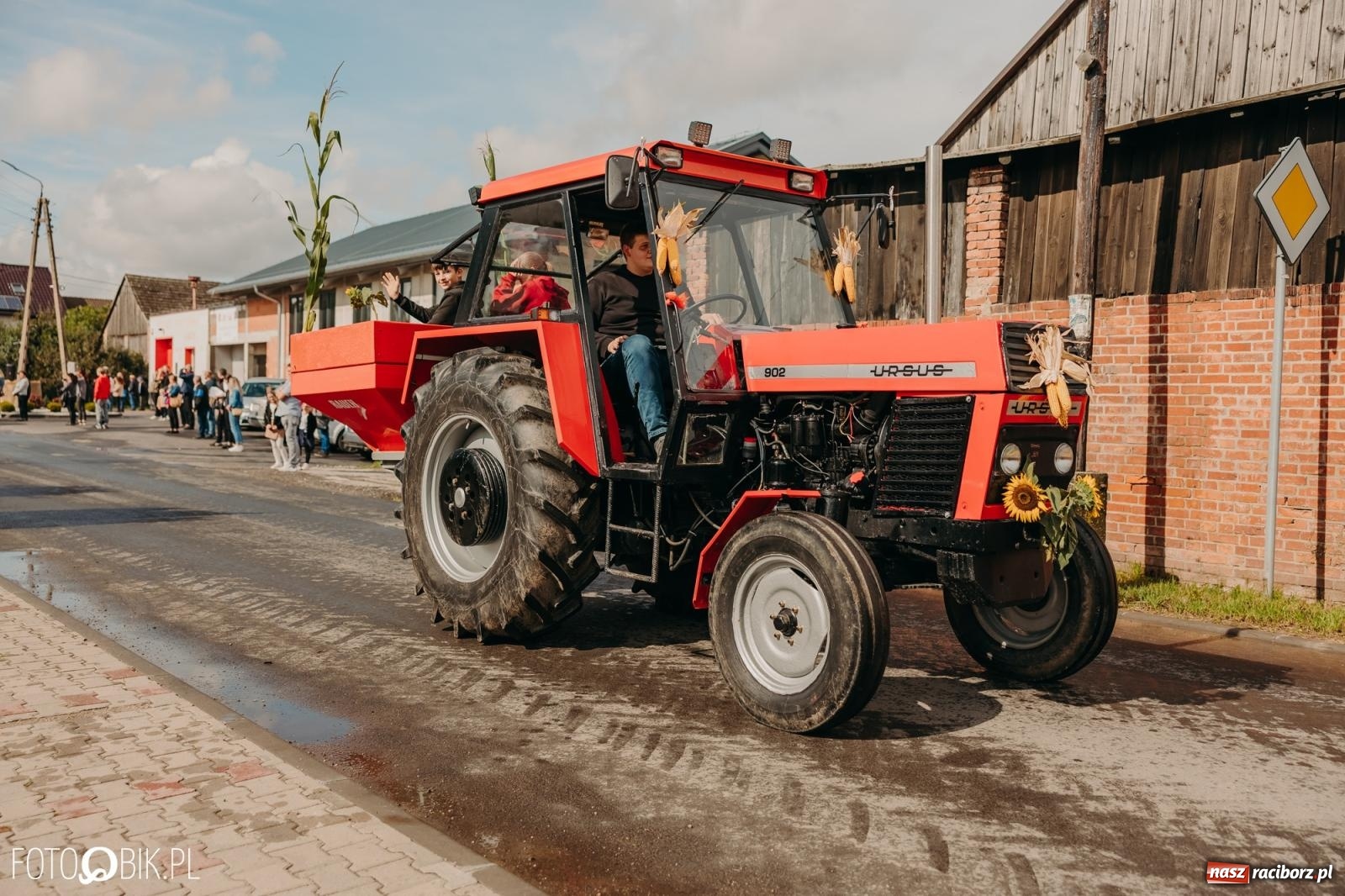 Zdjęcie w galerii na portalu naszraciborz.pl: Gamów zachwyca starą motoryzacją podczas dożynek [FOTO i WIDEO] wiadomości z regionu