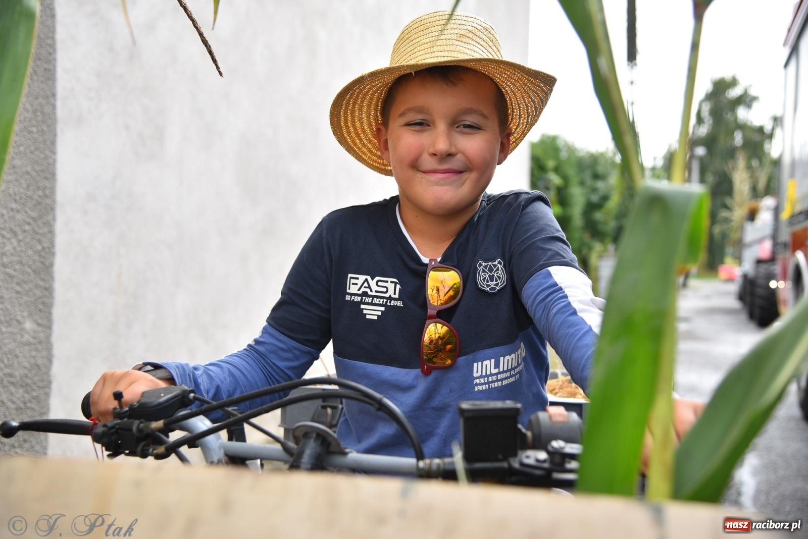 Zdjęcie w galerii na portalu naszraciborz.pl: Dożynkowy korowód wrócił do Zabełkowa [FOTO i WIDEO] wiadomości z regionu