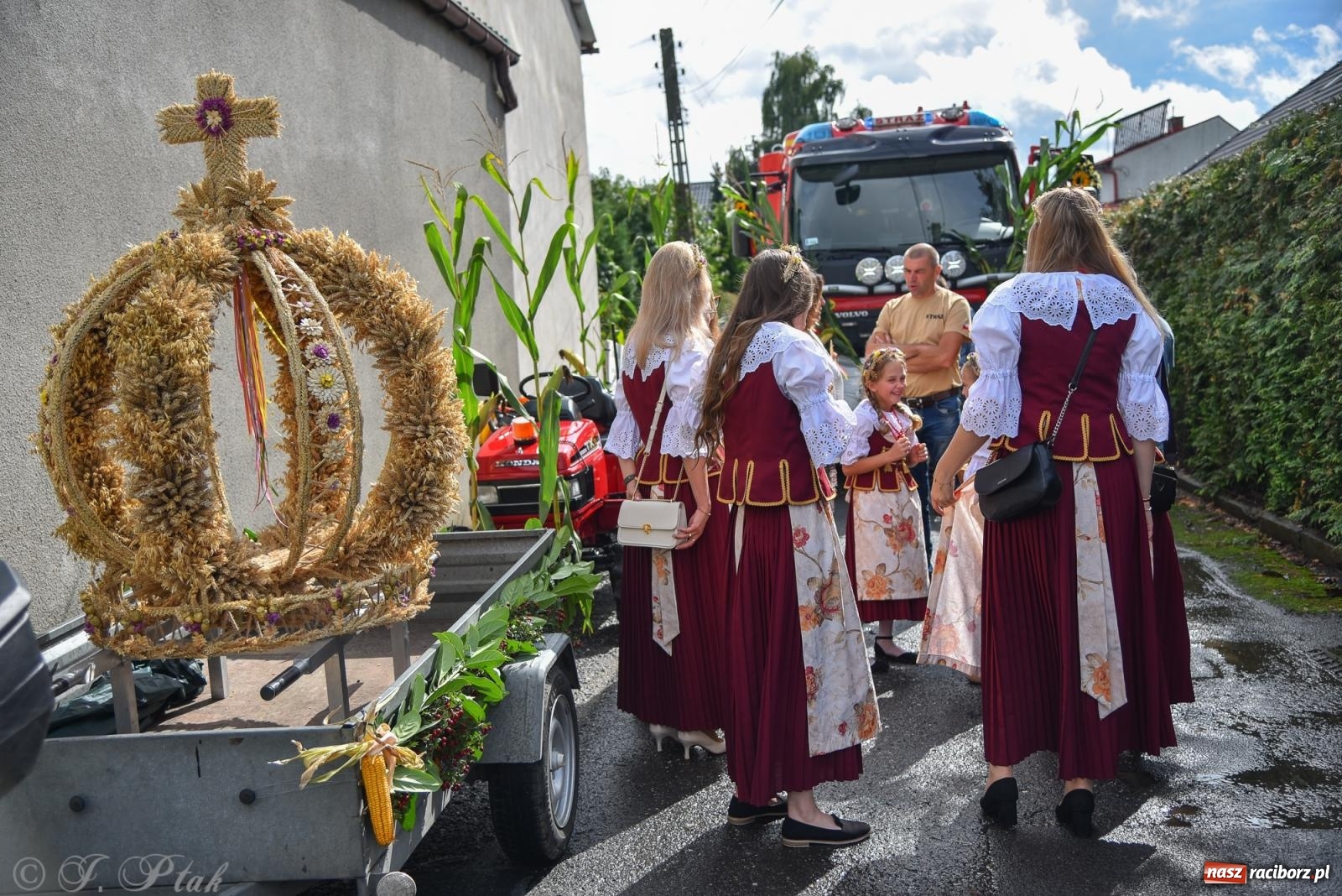 Zdjęcie w galerii na portalu naszraciborz.pl: Dożynkowy korowód wrócił do Zabełkowa [FOTO i WIDEO] wiadomości z regionu
