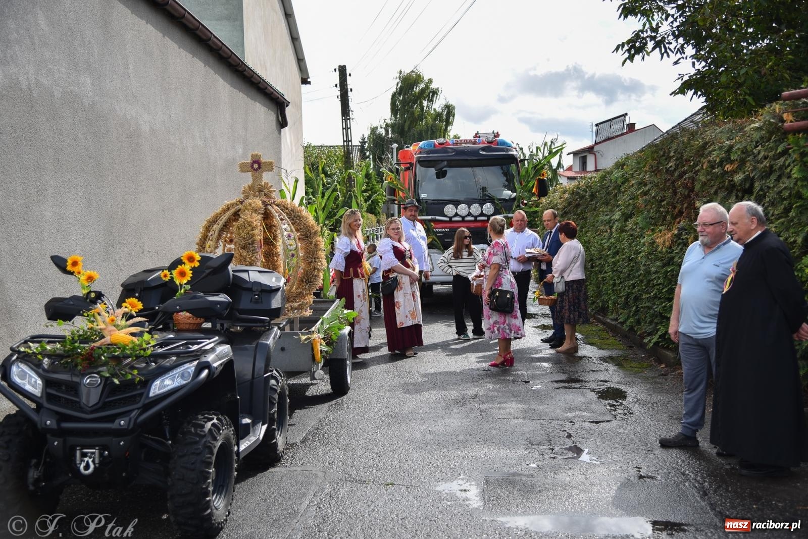 Zdjęcie w galerii na portalu naszraciborz.pl: Dożynkowy korowód wrócił do Zabełkowa [FOTO i WIDEO] wiadomości z regionu