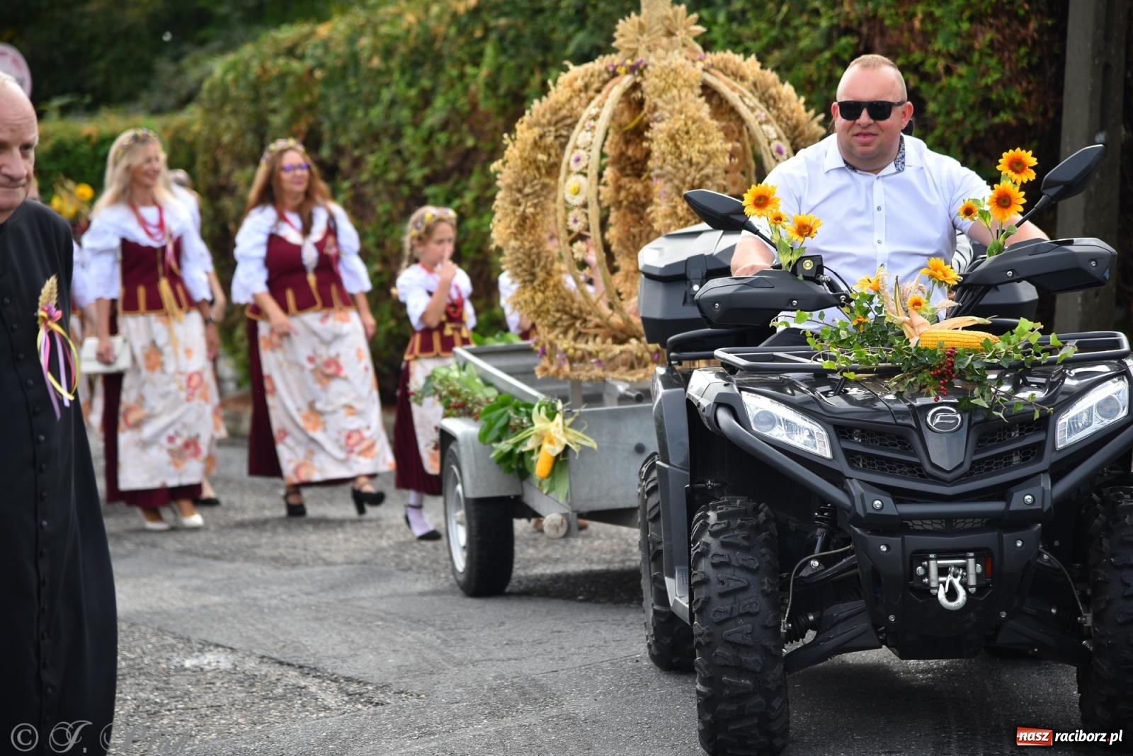 Zdjęcie w galerii na portalu naszraciborz.pl: Dożynkowy korowód wrócił do Zabełkowa [FOTO i WIDEO] wiadomości z regionu