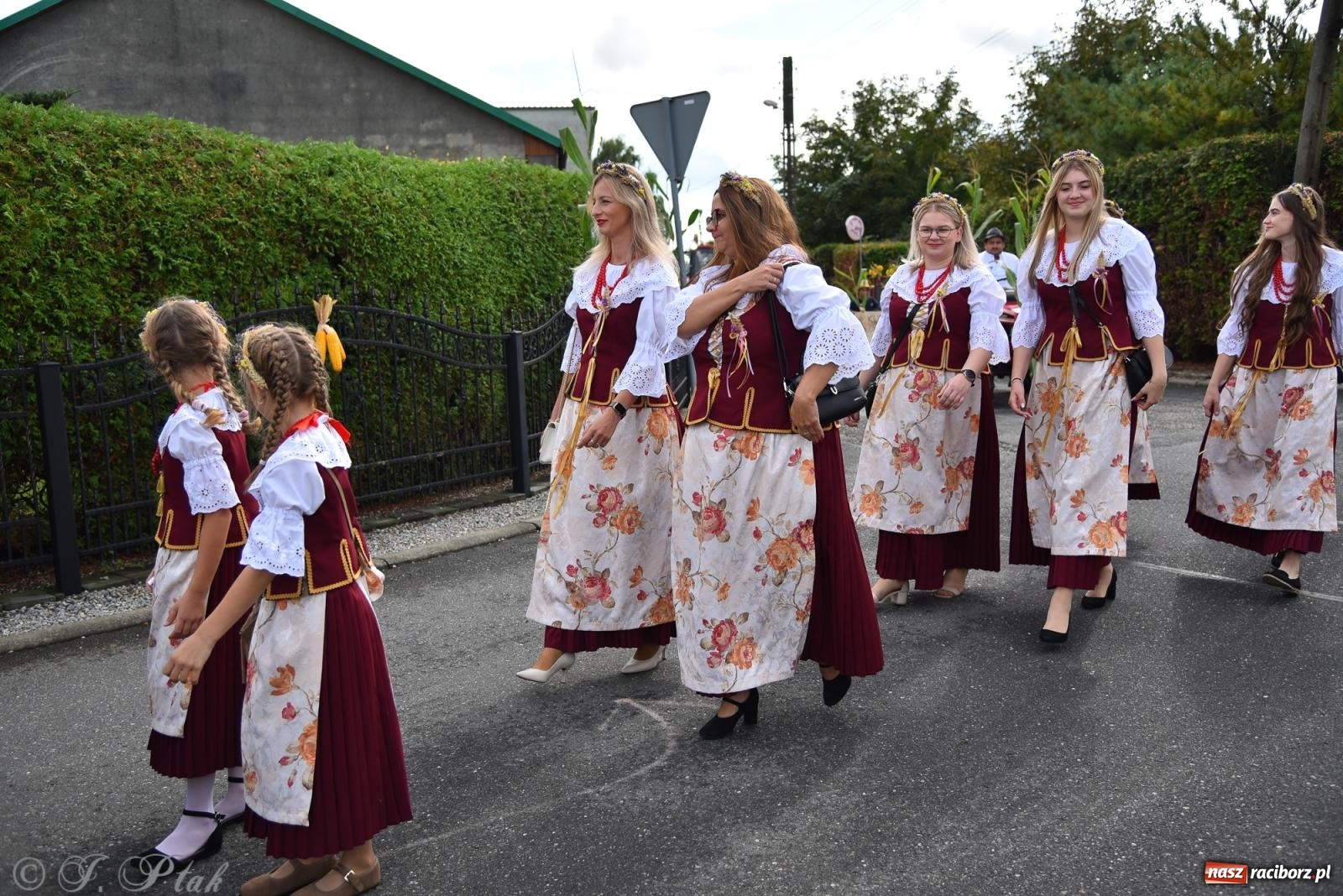 Zdjęcie w galerii na portalu naszraciborz.pl: Dożynkowy korowód wrócił do Zabełkowa [FOTO i WIDEO] wiadomości z regionu