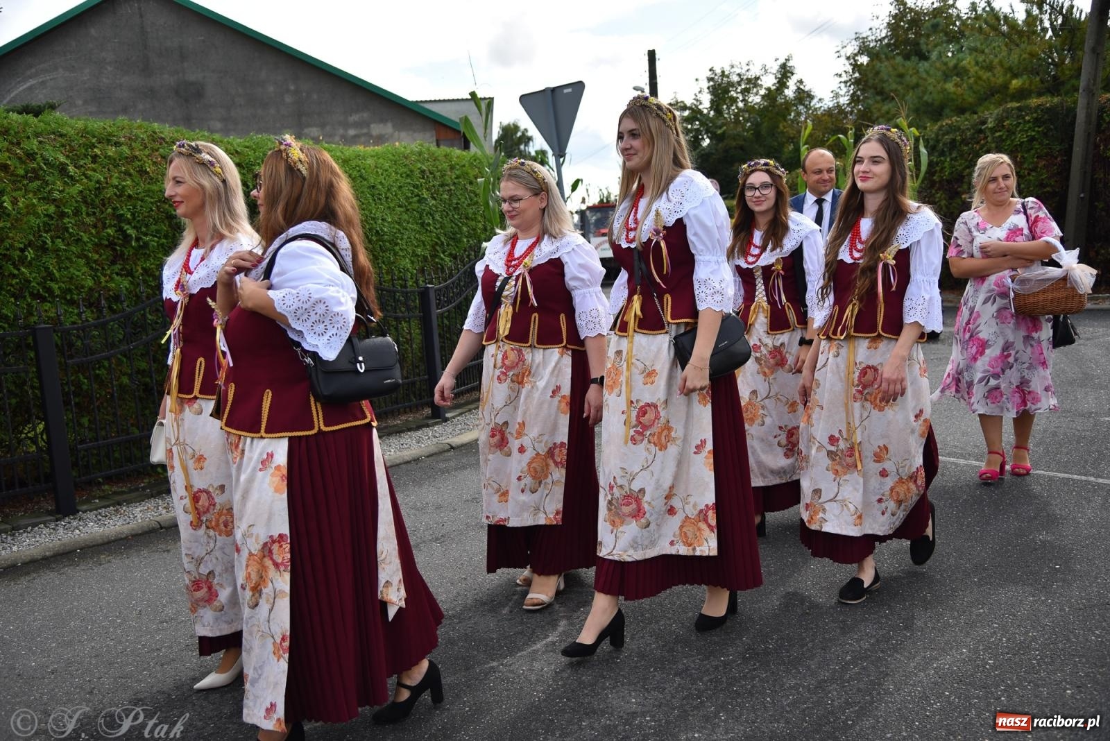 Zdjęcie w galerii na portalu naszraciborz.pl: Dożynkowy korowód wrócił do Zabełkowa [FOTO i WIDEO] wiadomości z regionu